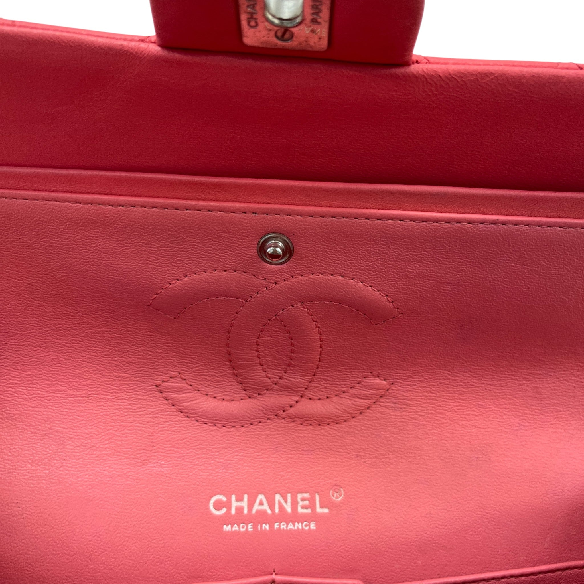 Women's Medium Lambskin Classic Flap Raspberry Bag Pink