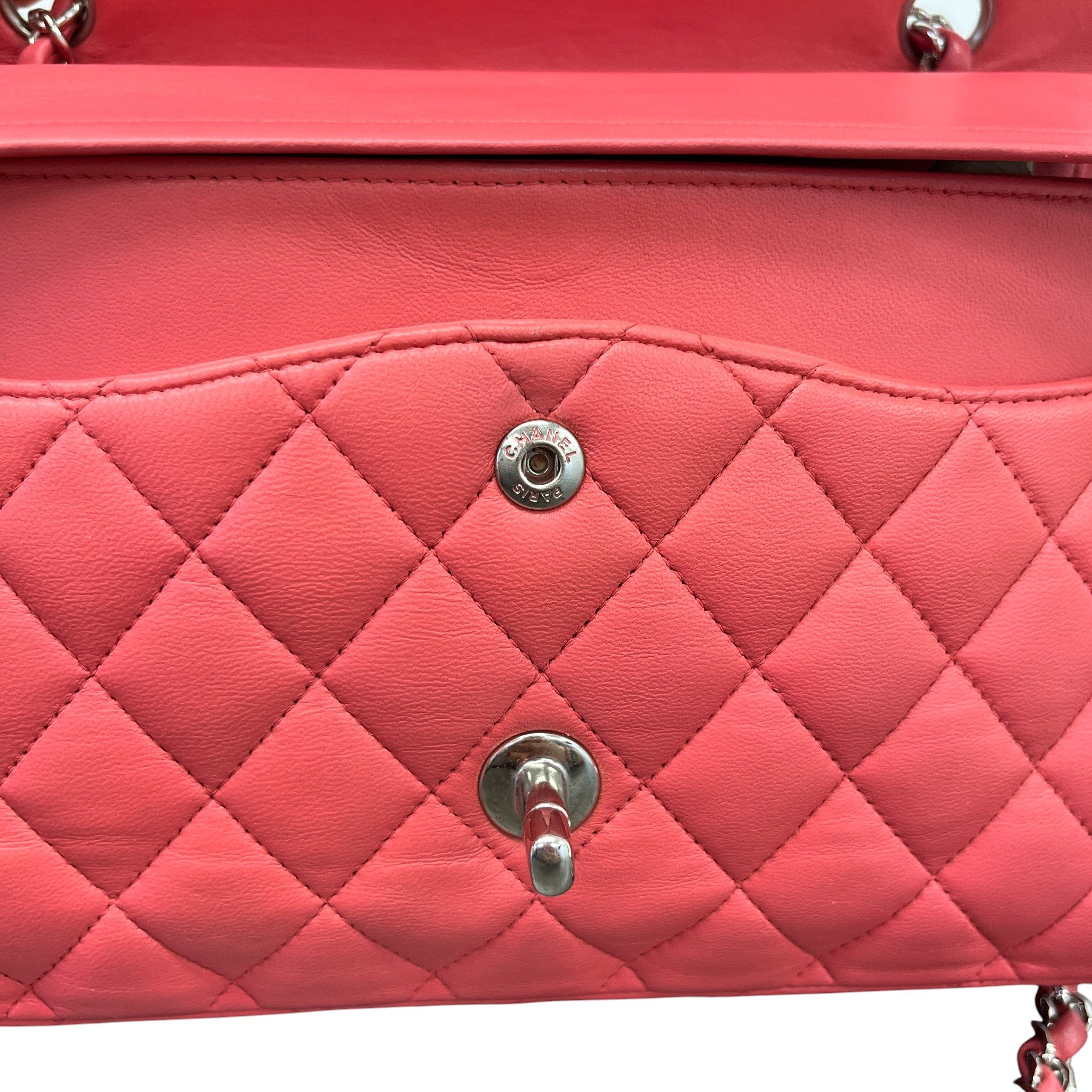 Women's Medium Lambskin Classic Flap Raspberry Bag Pink