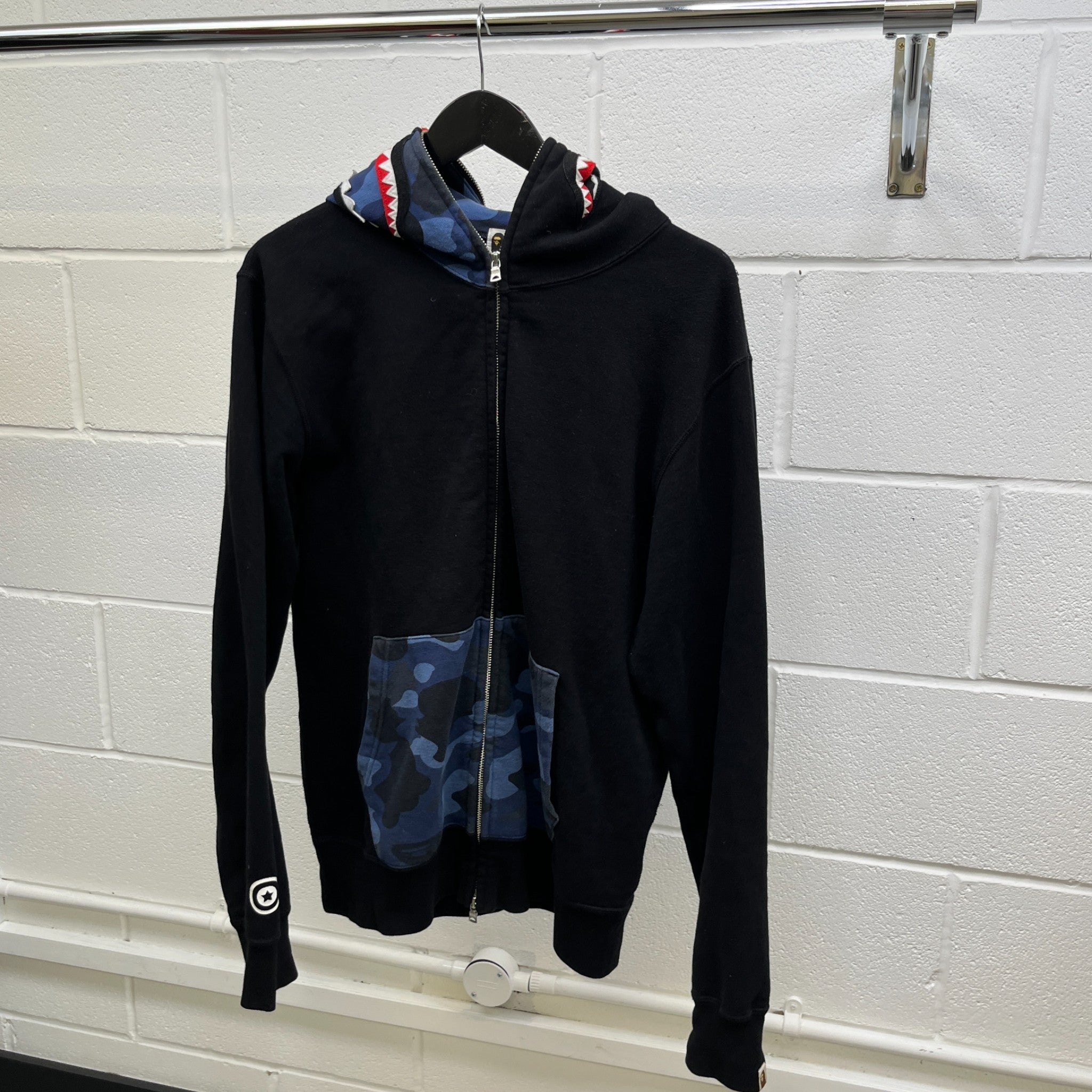 Men's Camo Shark Hoodie Black Size L