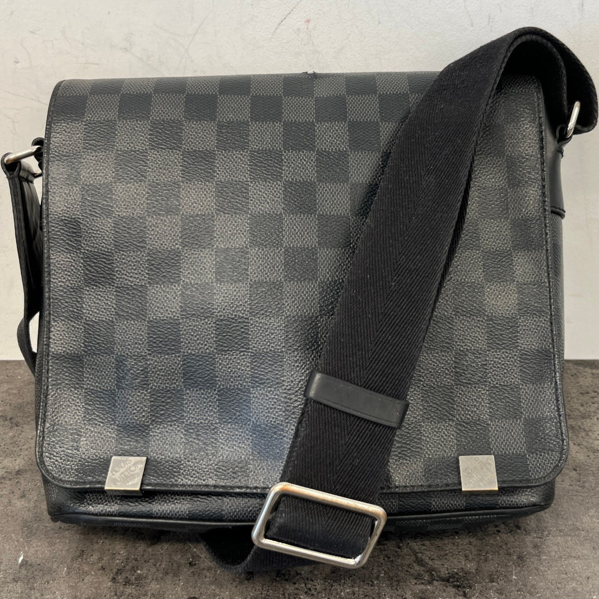 Men's Damier Graphite District Pm Messenger Bag Black