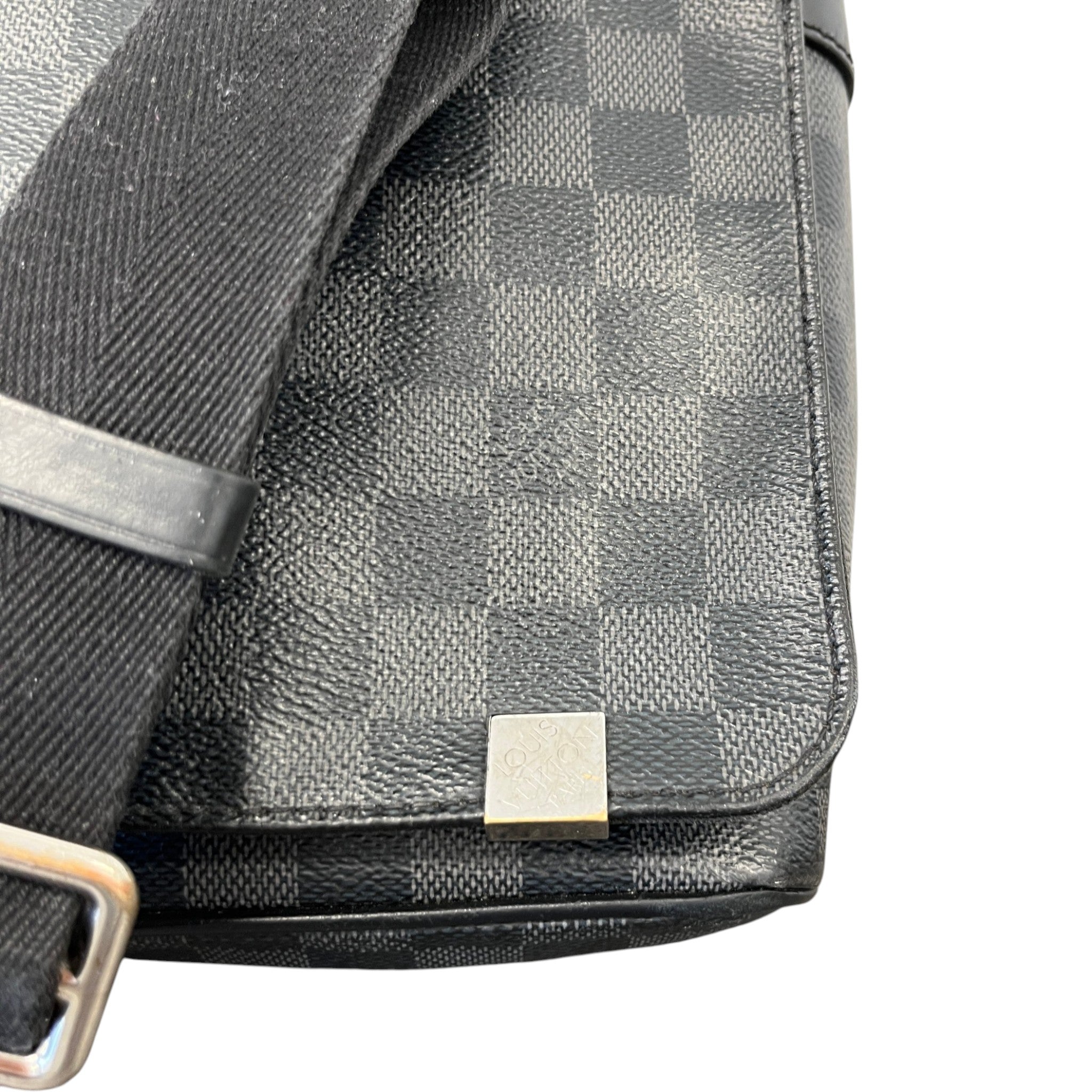 Men's Damier Graphite District Pm Messenger Bag Black