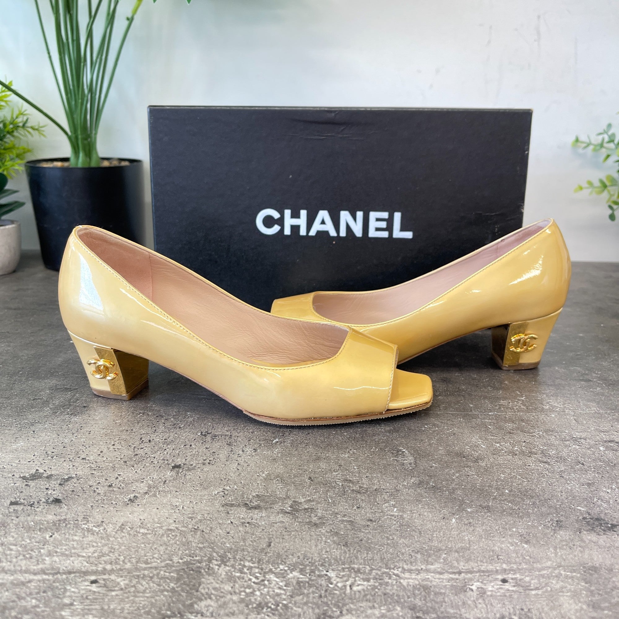 Women's Peep Toe Cc Mules Gold Size EU 34 / UK 1