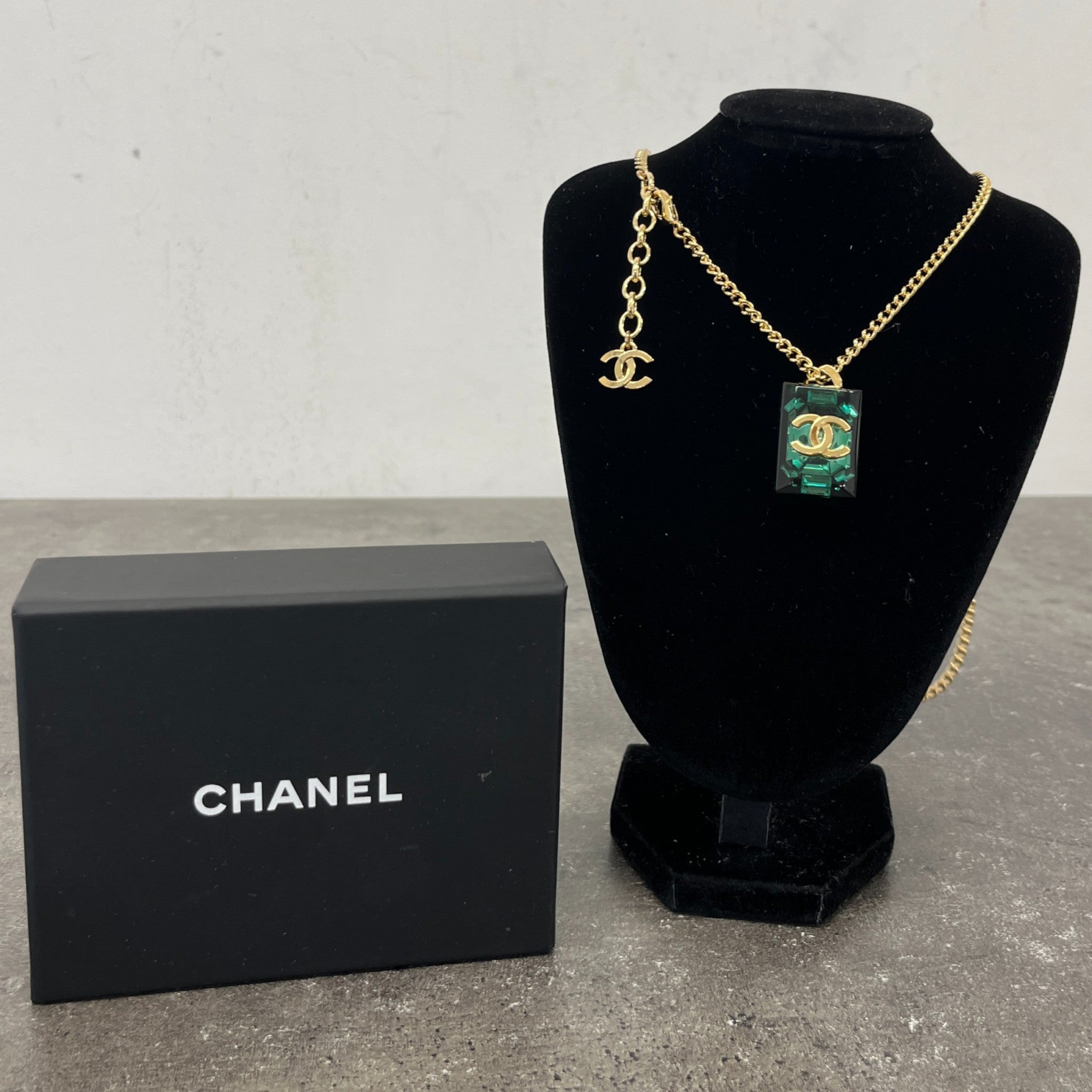 Women's Cc Resin Necklace Green