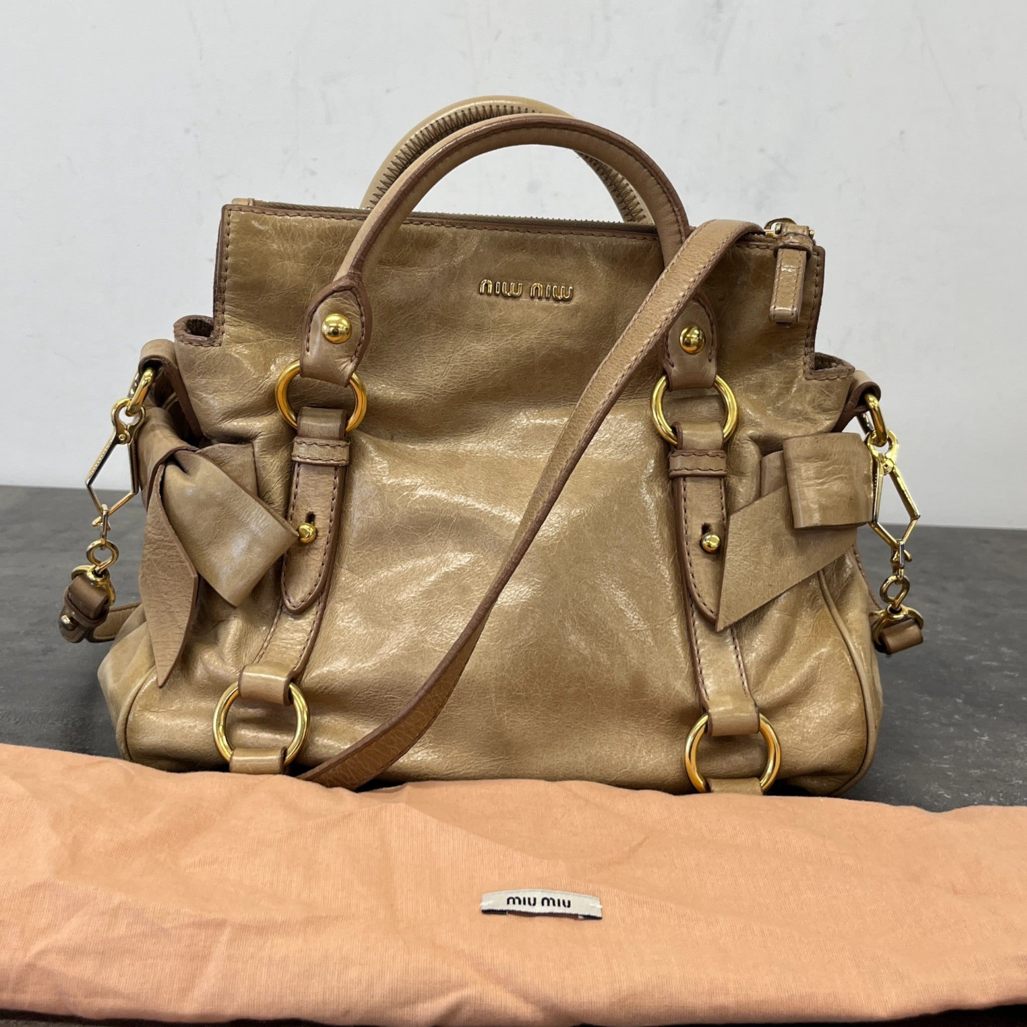 Women's Vitello Lux Handbag Beige