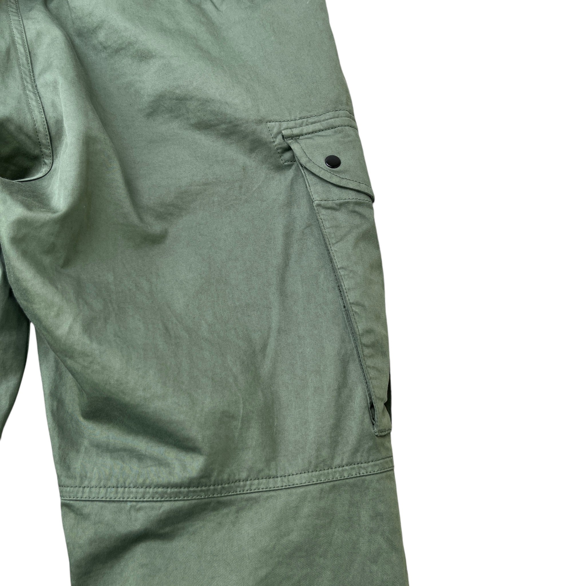 Men's Applique Logo Cargos Green Size Waist 34"