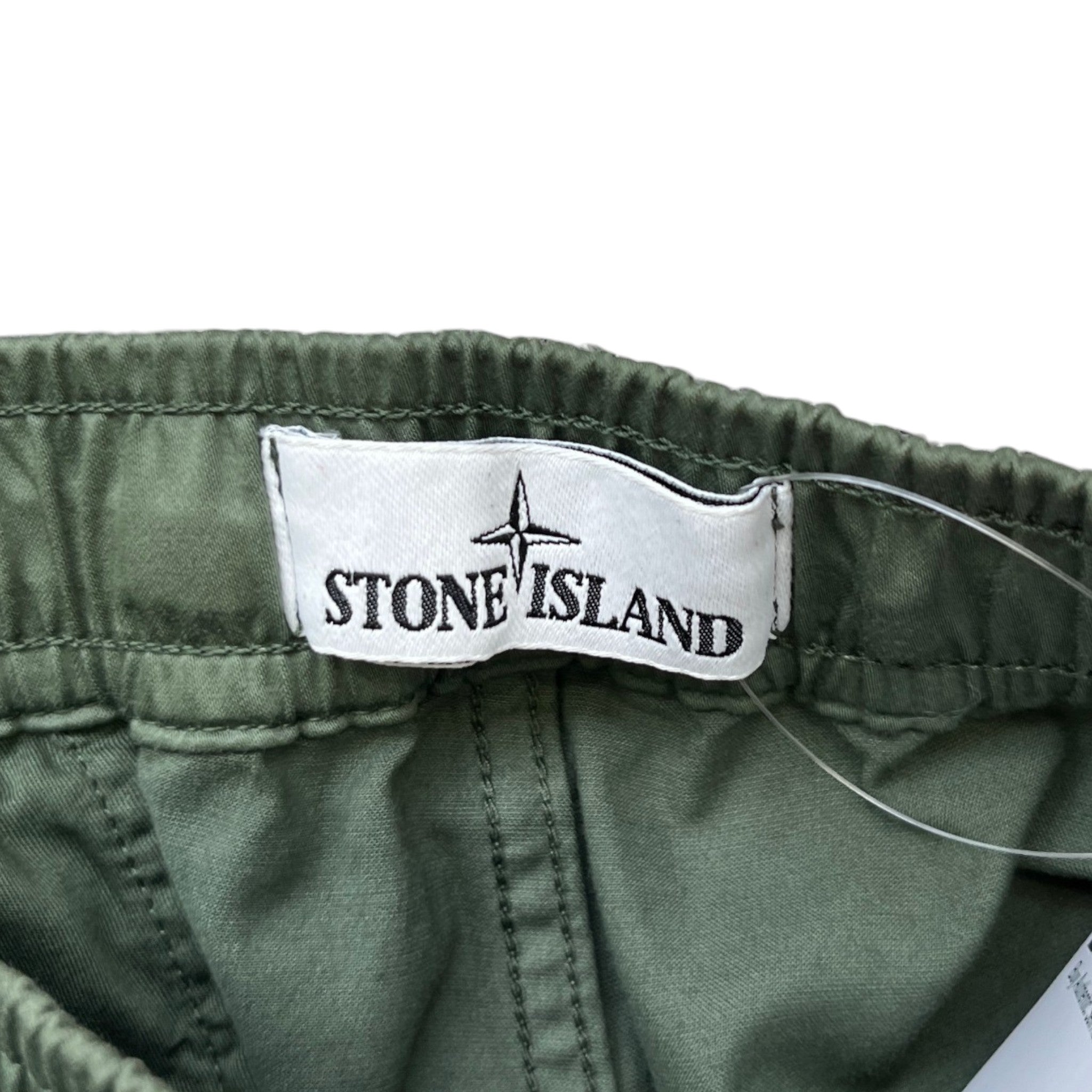 Men's Applique Logo Cargos Green Size Waist 34"