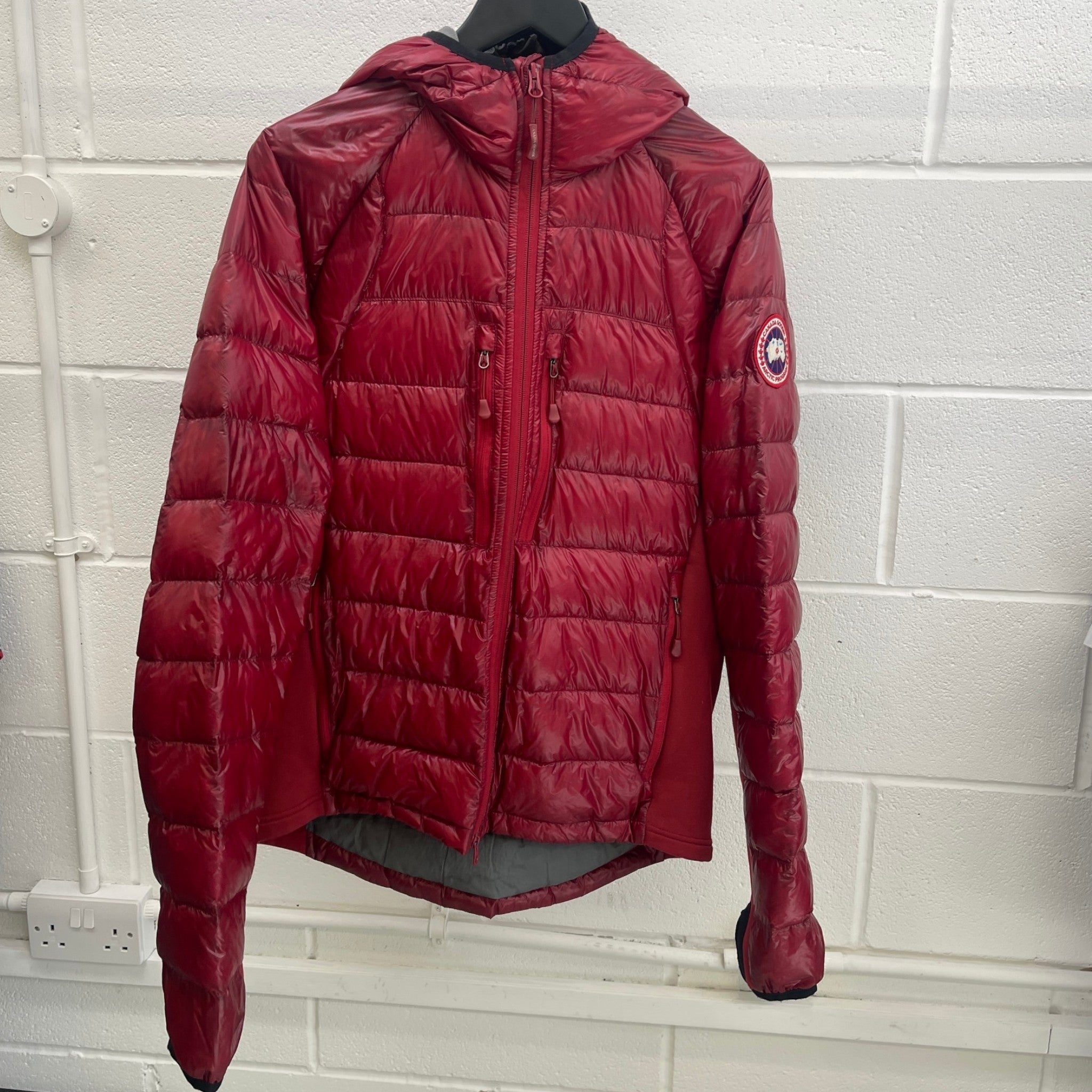 Men's Hybridge Lite Down Jacket Red Size L