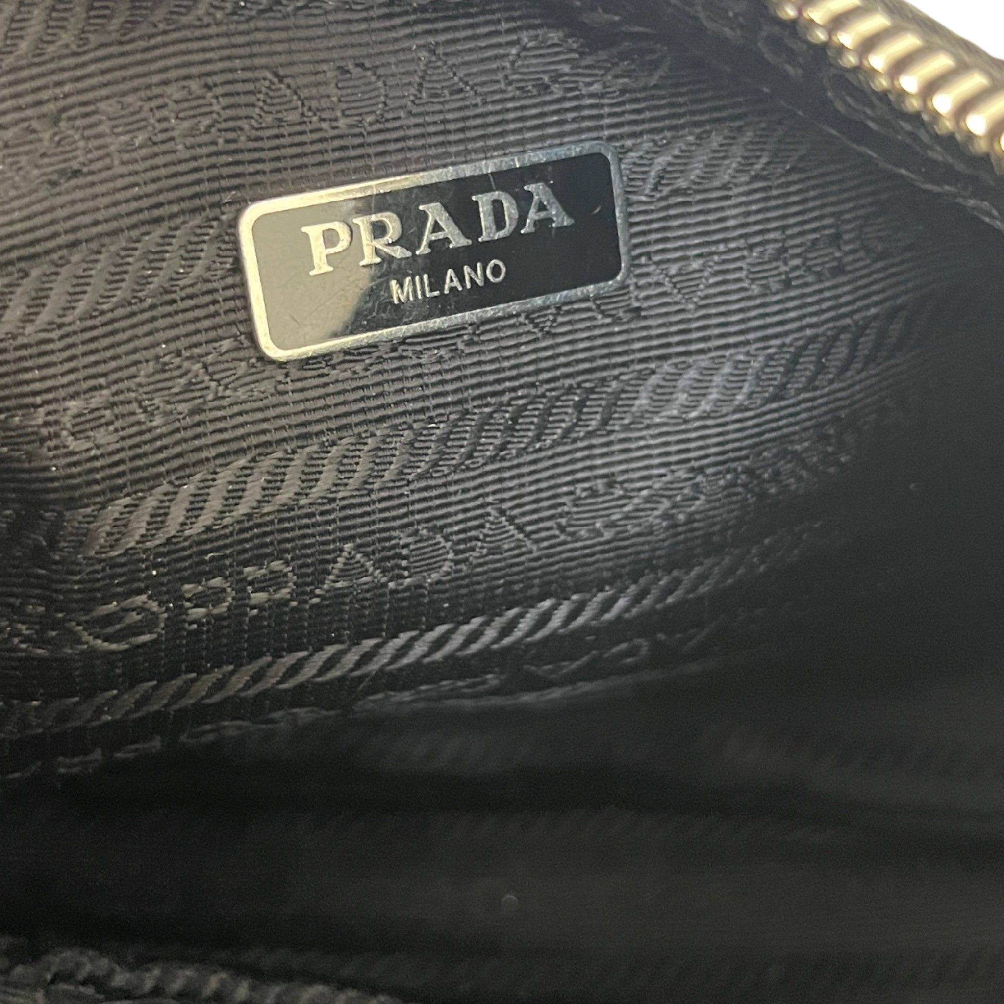 Women's Re-Edition 2005 Re-Nylon Handbag Black