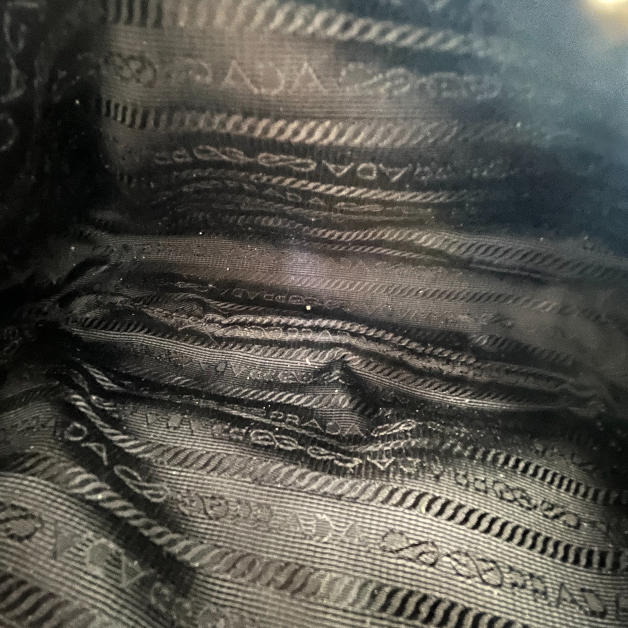 Women's Re-Edition 2005 Re-Nylon Handbag Black