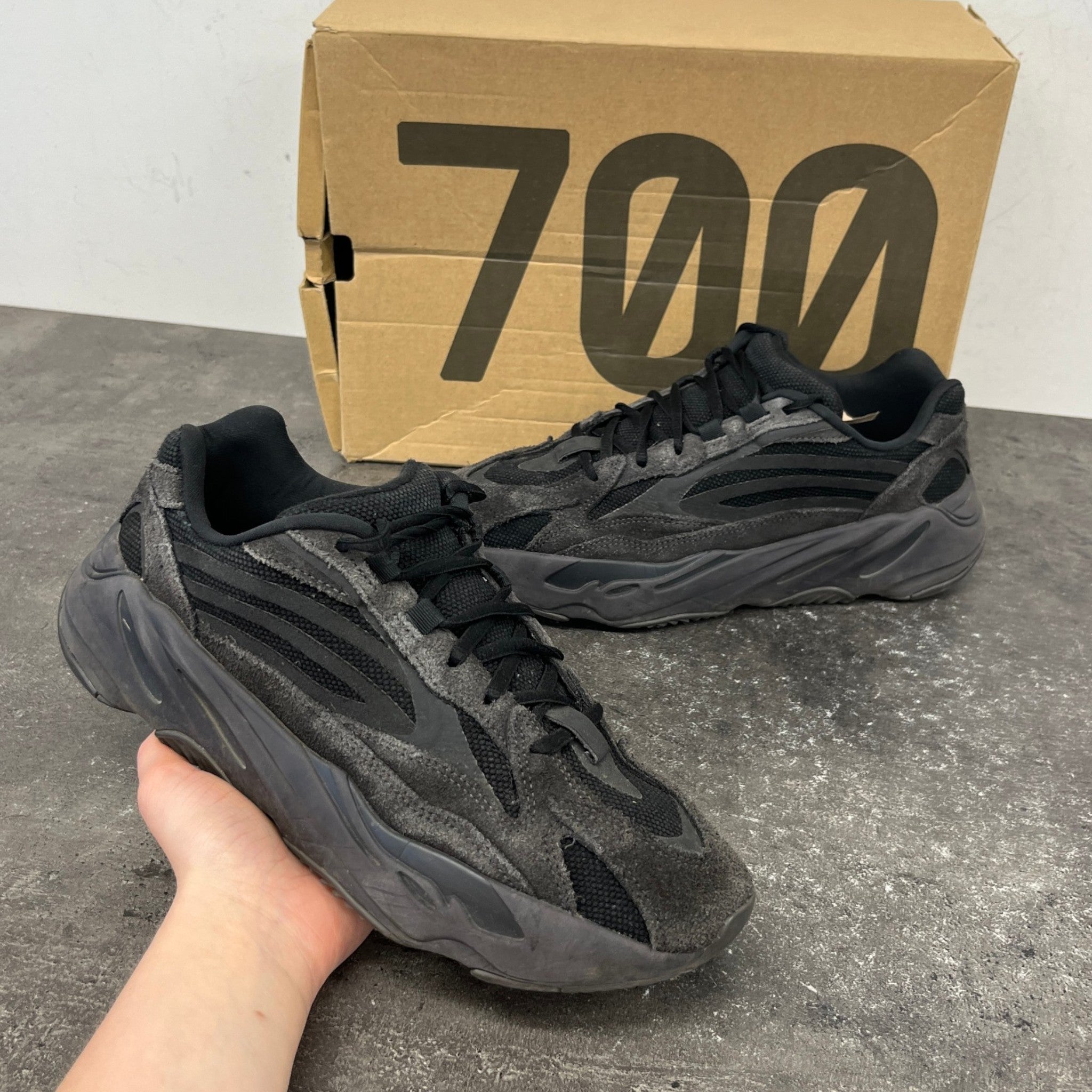 Men's Boost 700 Low Trainers Black Size EU 42.5 / UK 8.5