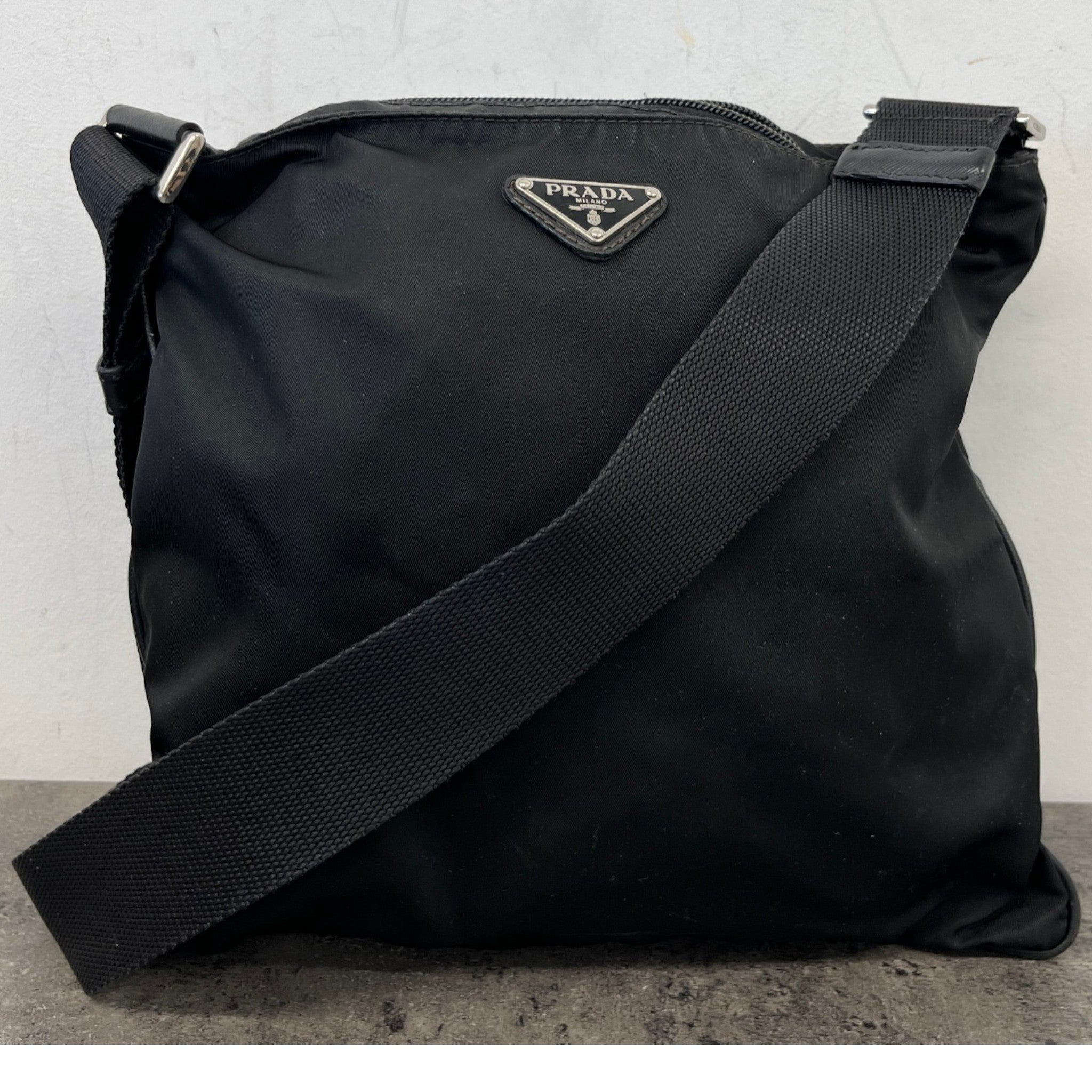 Men's Plaque Logo Messenger Bag Black