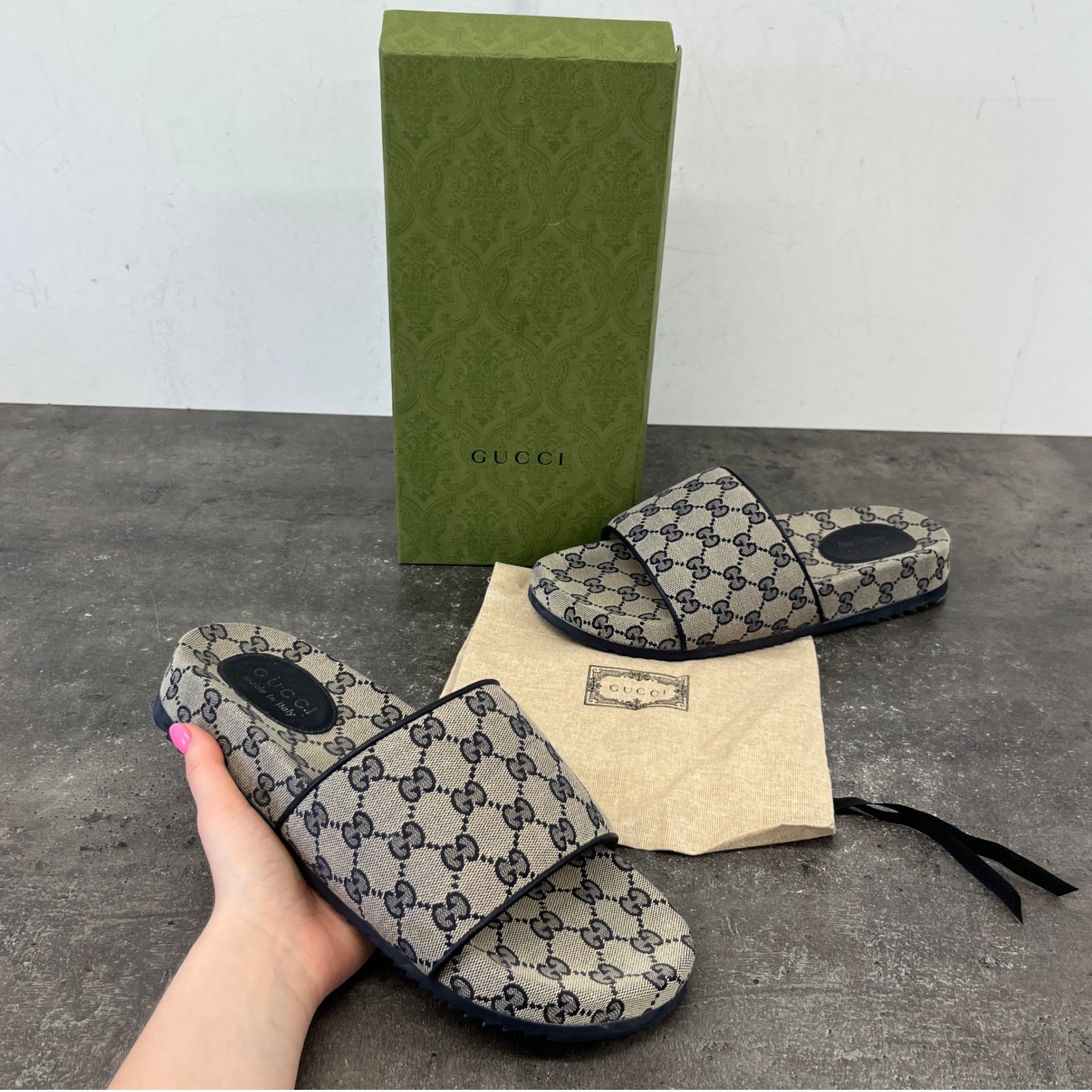 Women's Gg Supreme Slides Beige Size EU 42 / UK 9
