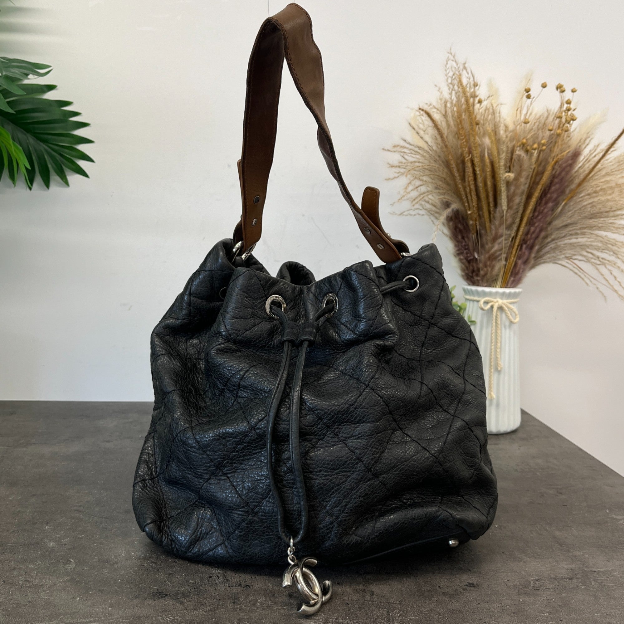 Women's On The Road Bucket Bag Black
