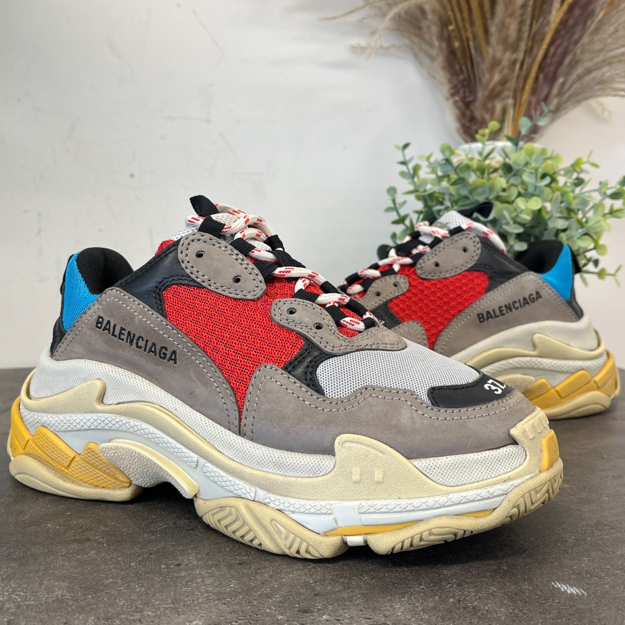 Women's Triple S Low Trainers Red Size EU 37 / UK 4