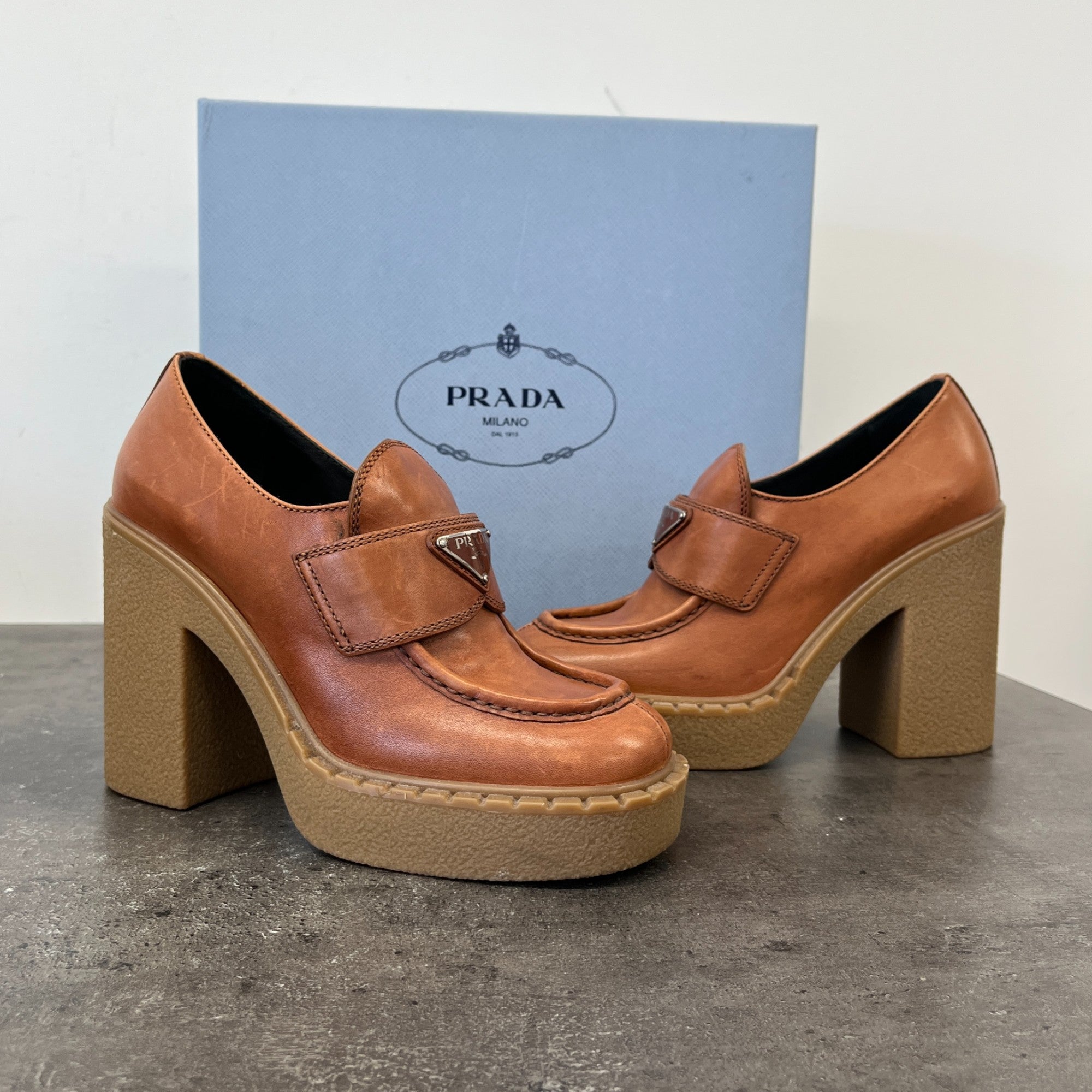 Women's Plaque Logo Platform Loafers Tan Size EU 37 / UK 4