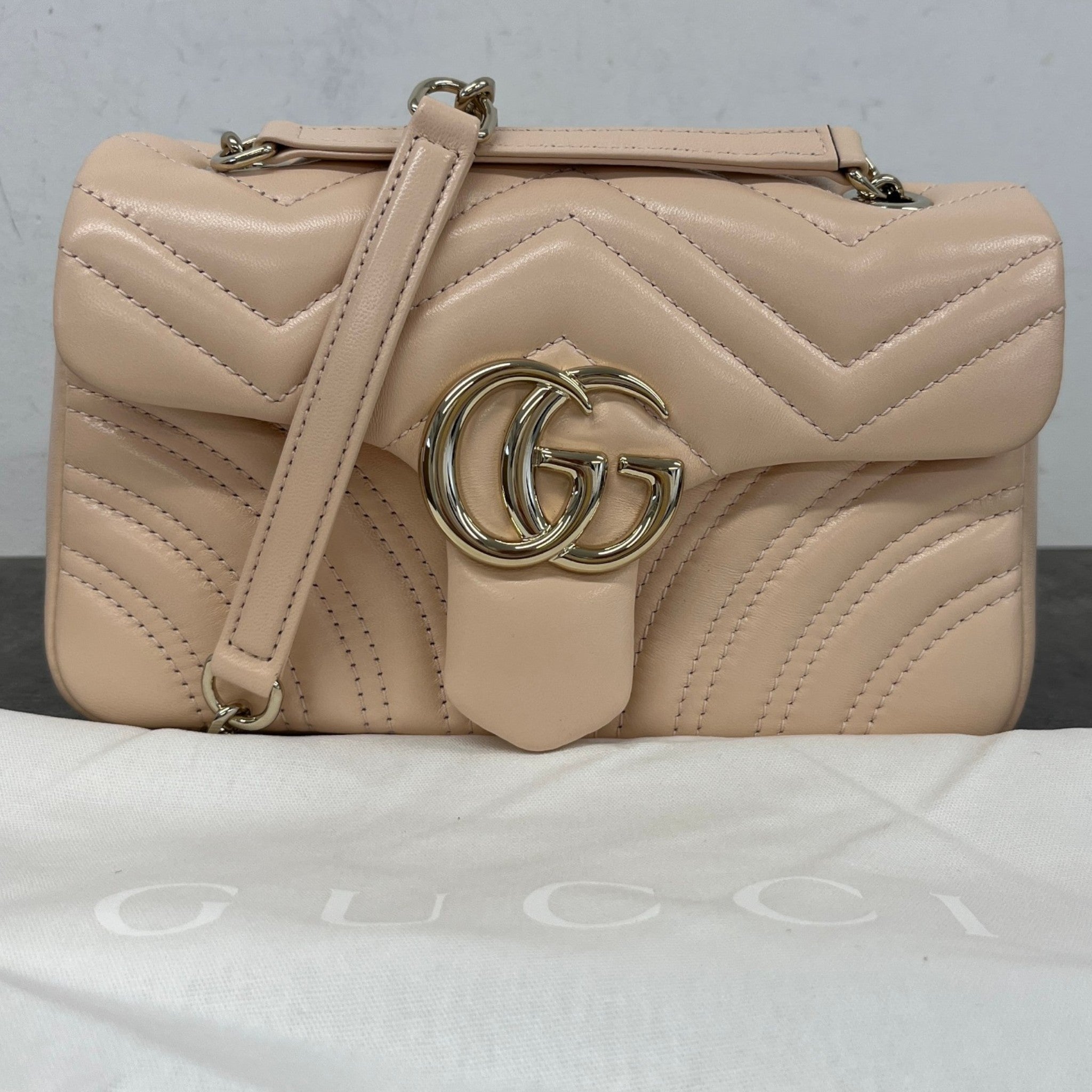 Women's Gg Marmont Medium Handbag Pink
