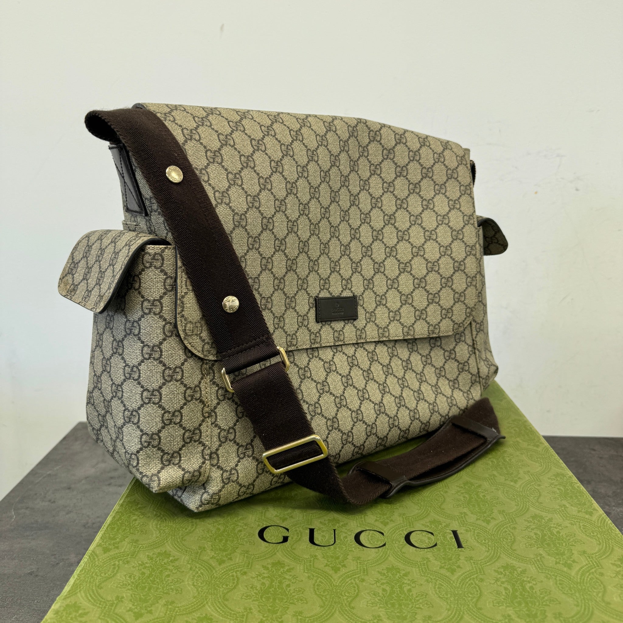 Women's Gg Supreme Changing Bag Beige