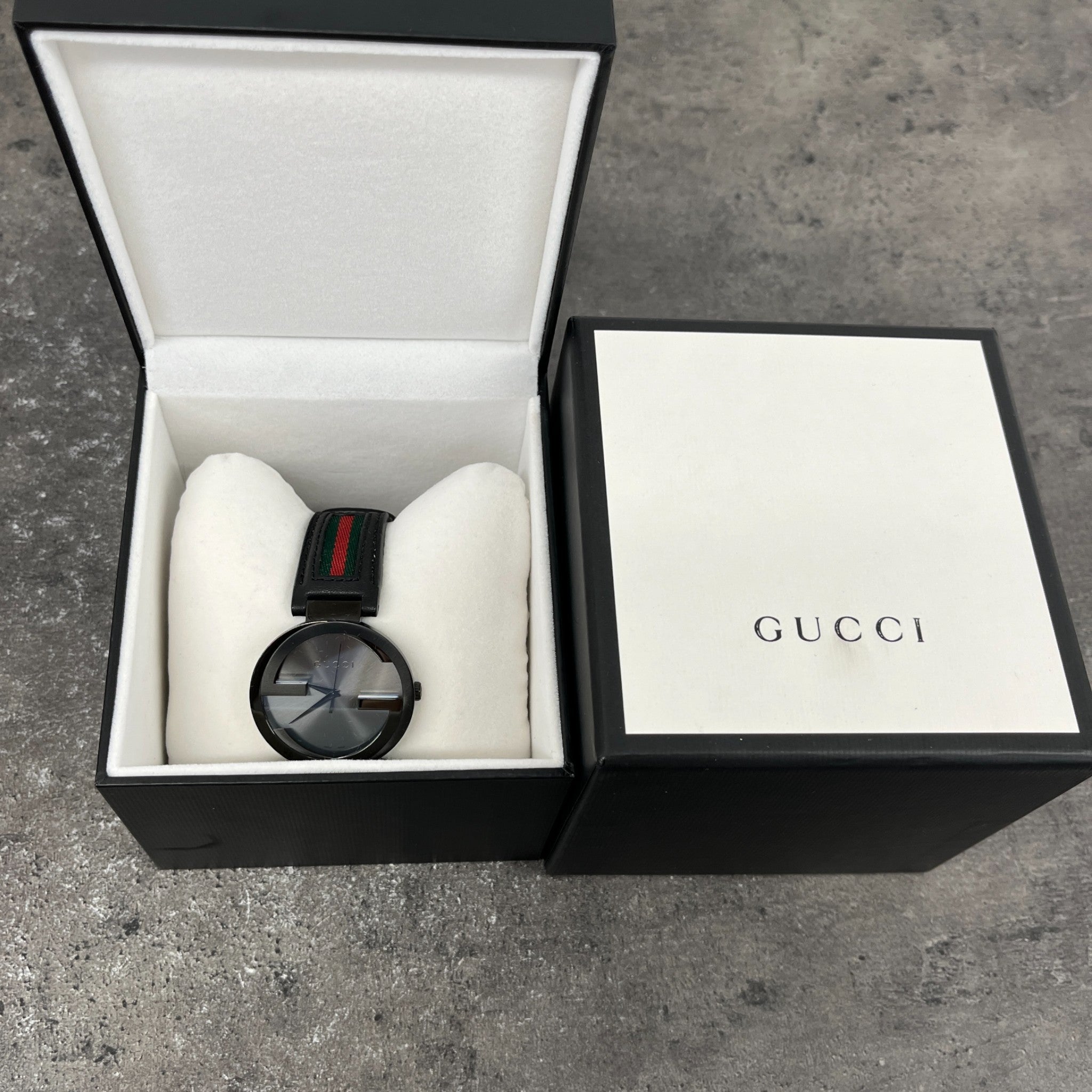 Ya133206 Interlocking Watch Black