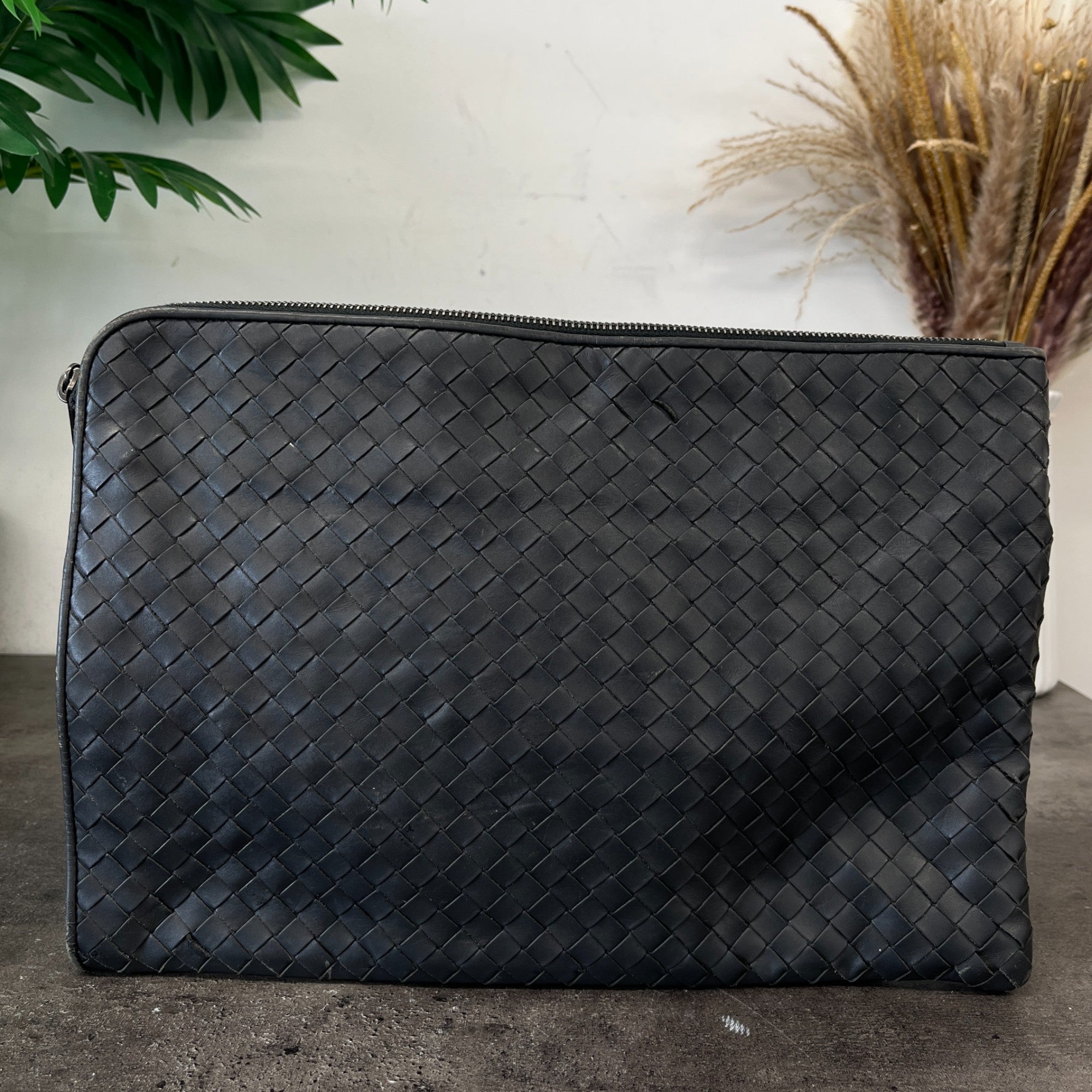 Women's Intrecciato Clutch Bag Charcoal