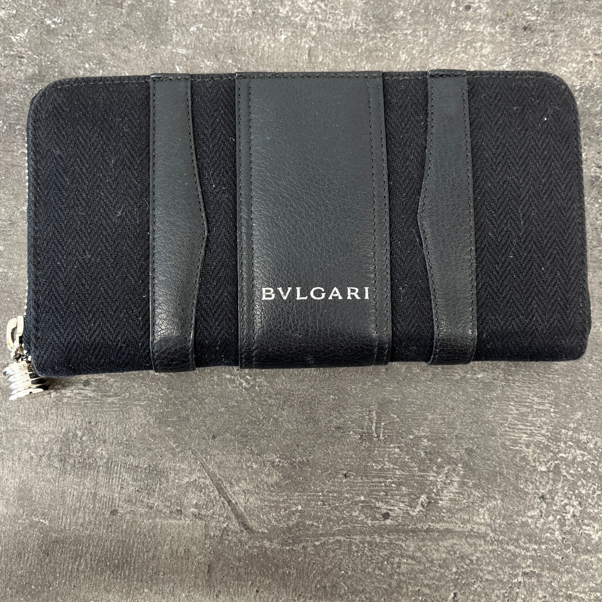 Women's Logo Zip Around Purse Black