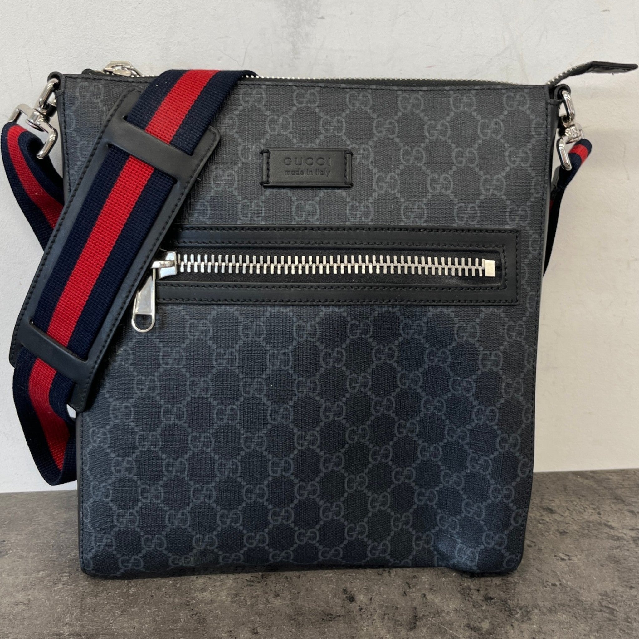 Men's Gg Supreme Web Messenger Bag Black