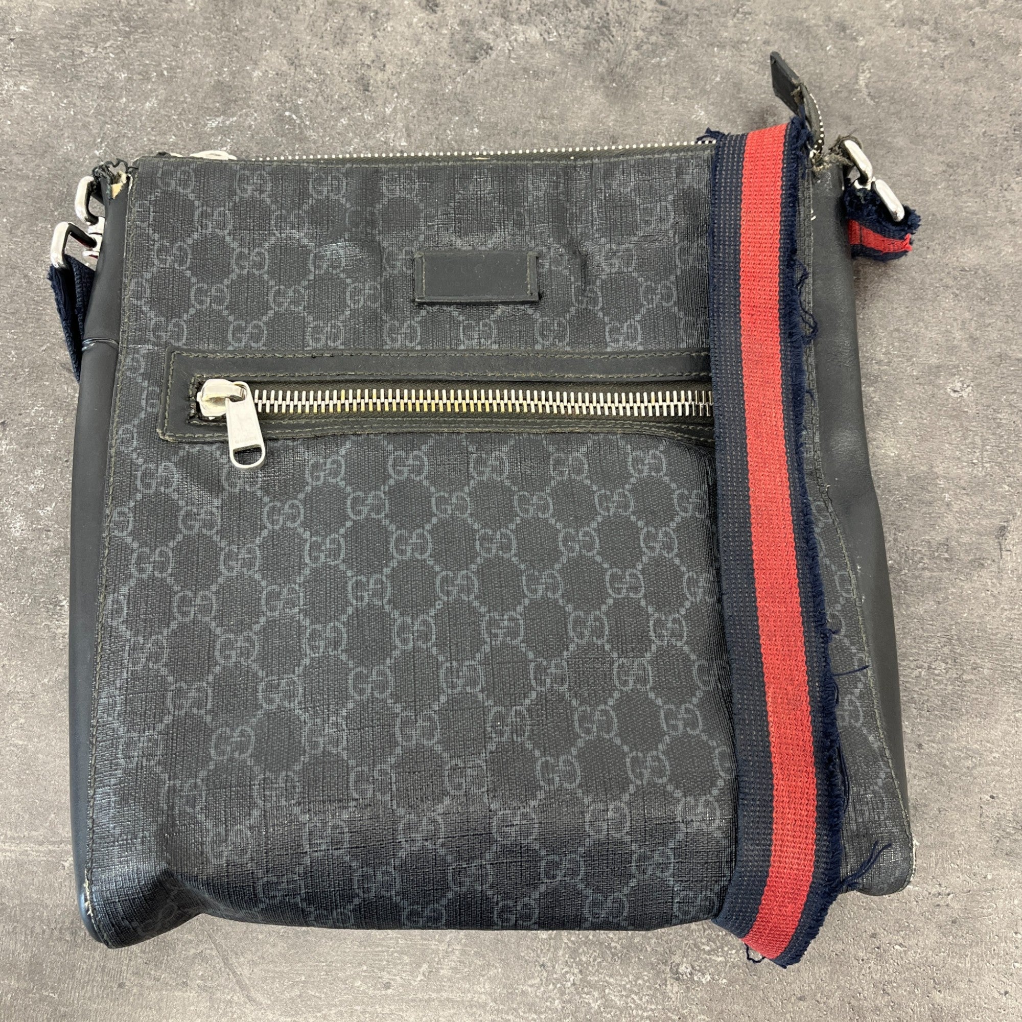 Men's Gg Supreme Web Strap Messenger Bag Black