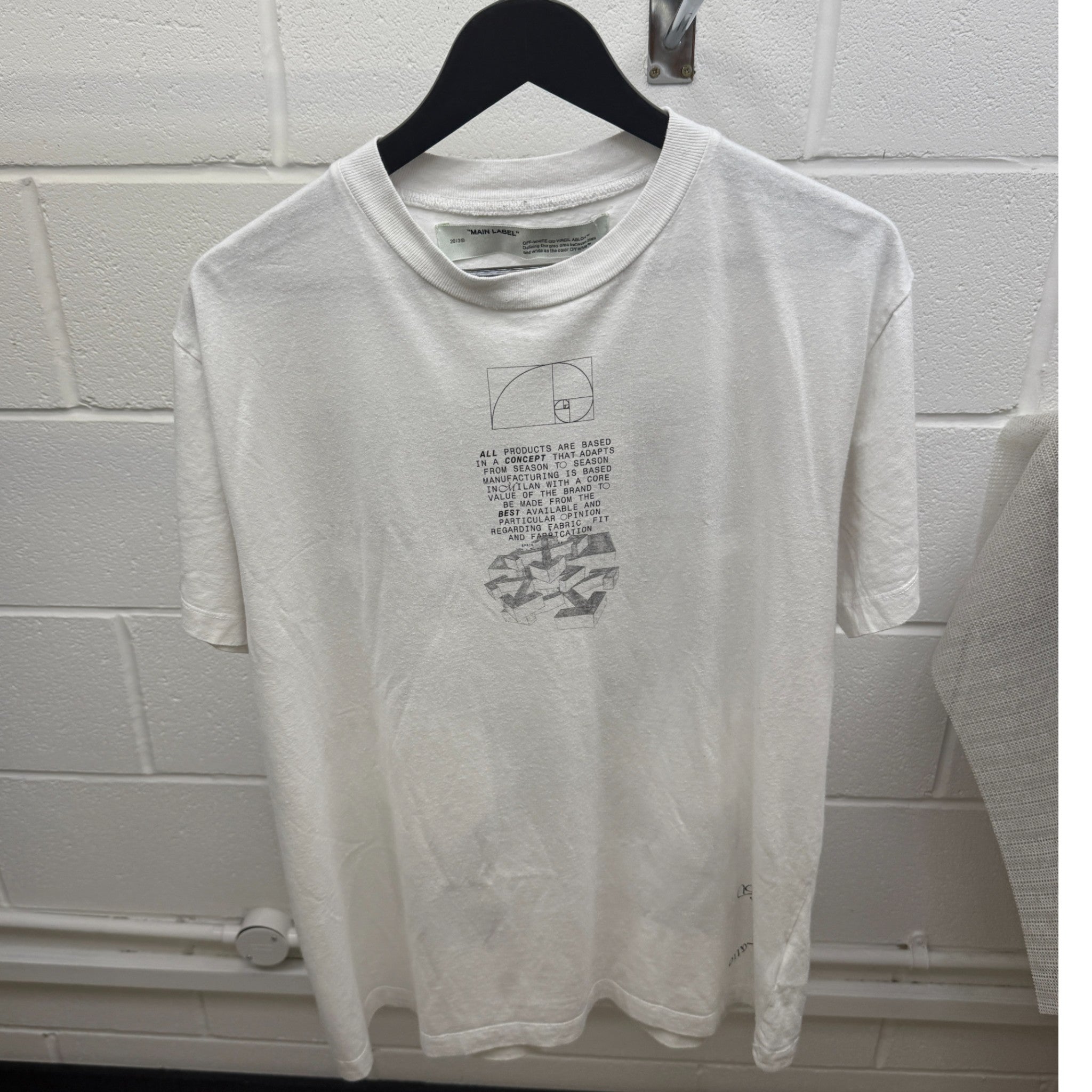 Men's Dripping Arrows T-Shirt White Size XXS