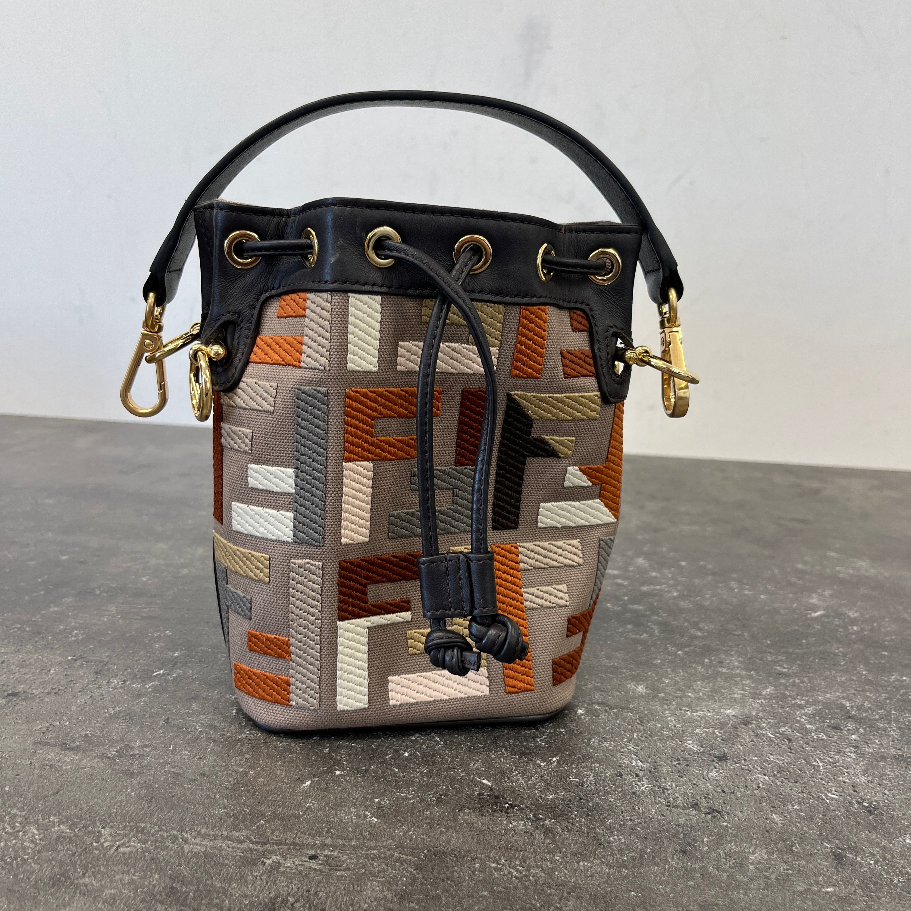 Women's Small Mon Tresor Bucket Bag Beige