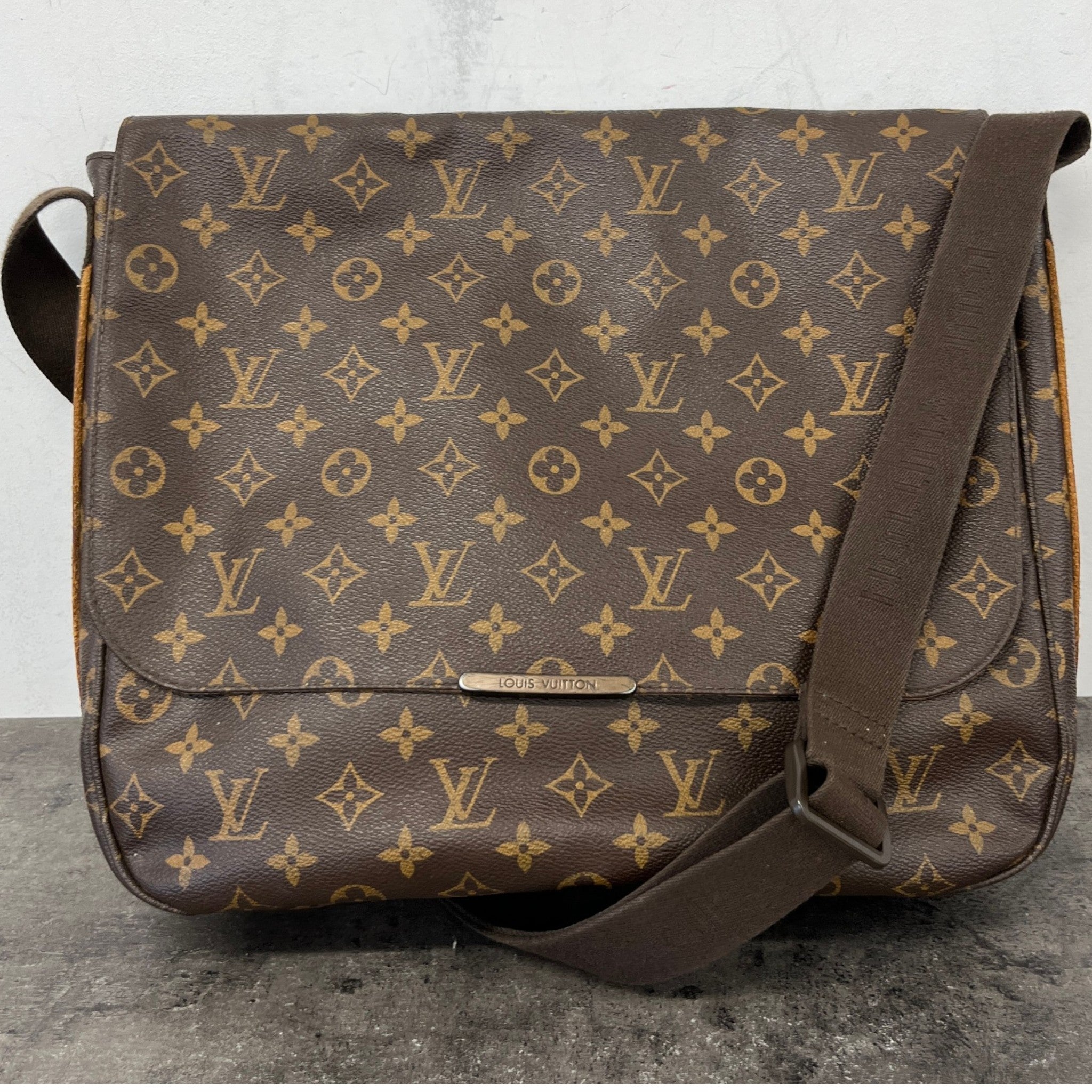 Men's Monogram Beaubourg Mm Messenger Bag Brown