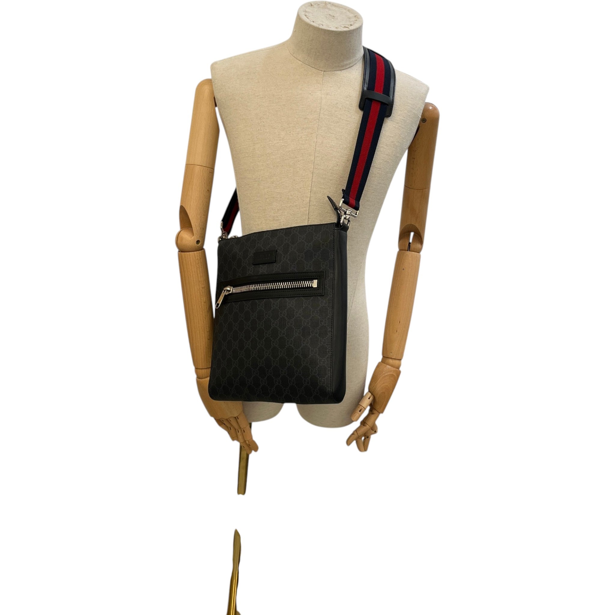 Men's Gg Supreme Messenger Bag Black