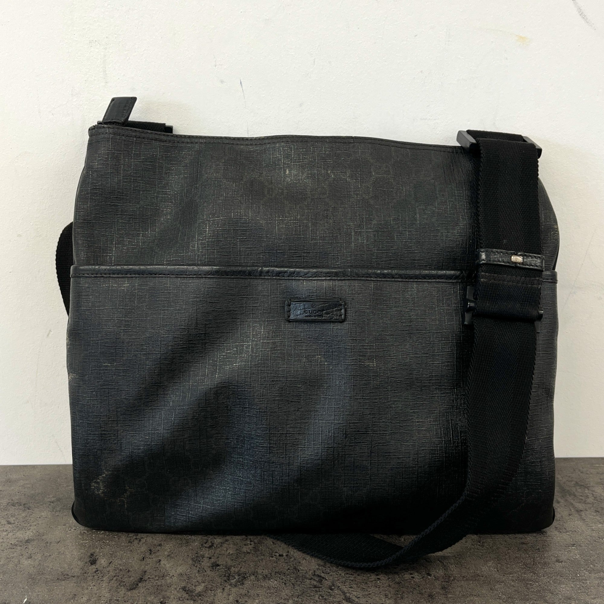 Men's Gg Supreme Messenger Bag Grey