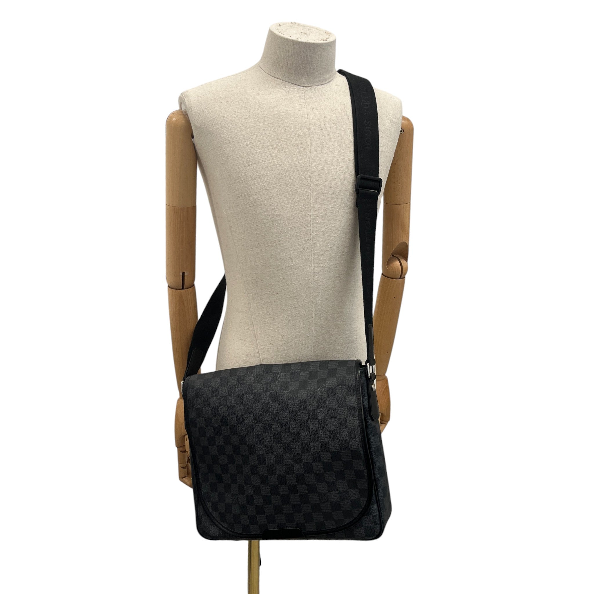 Men's Damier Graphite Daniel Messenger Bag Black