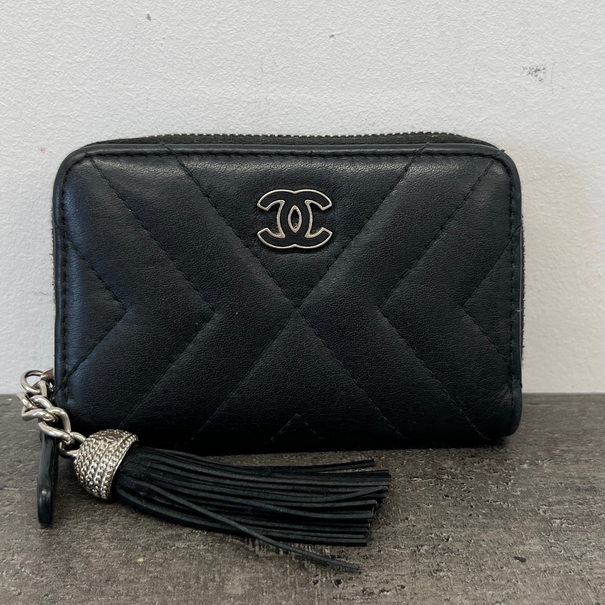 Women's Quilted Zip Around Tassel Purse Black
