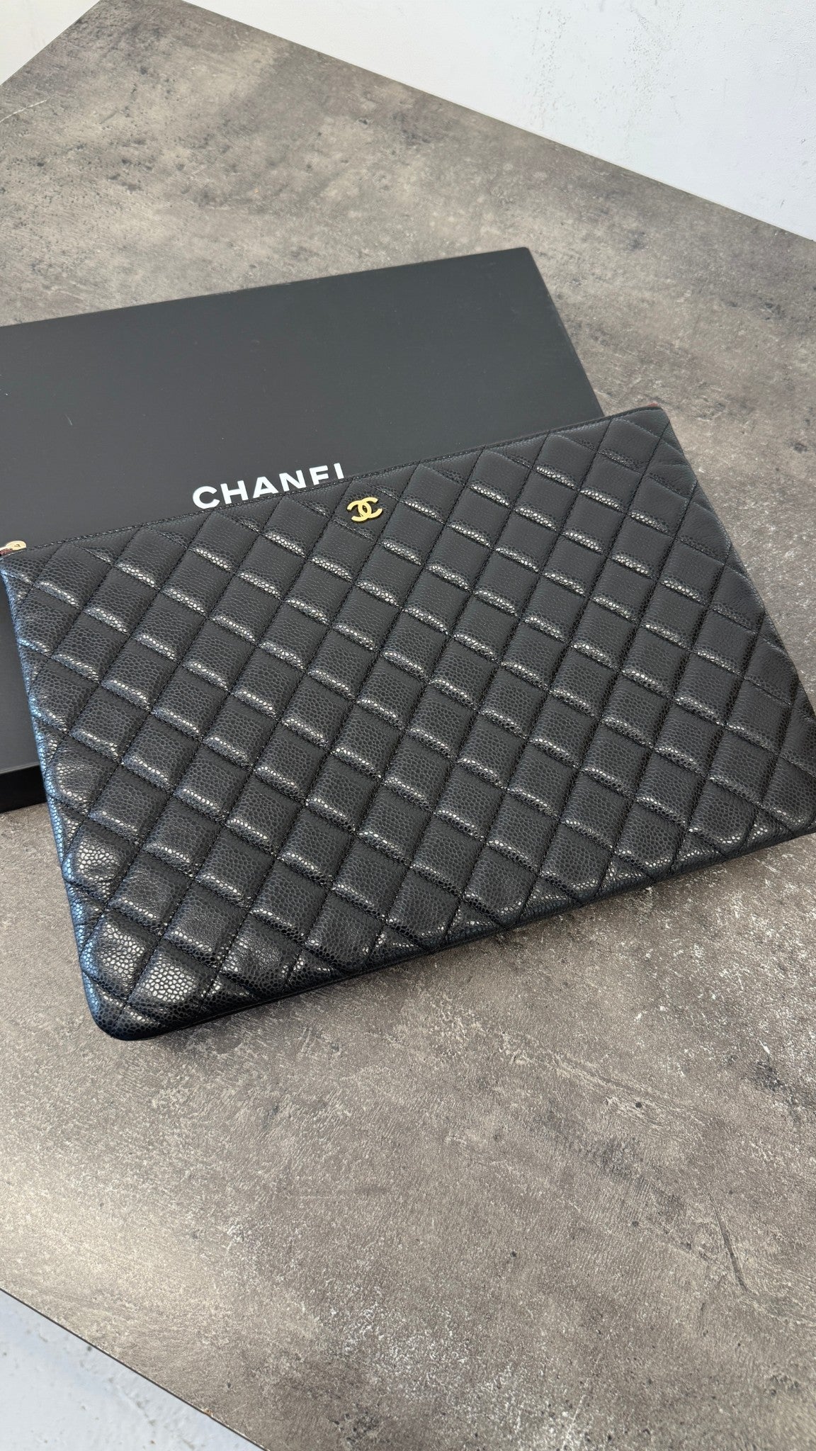 Women's Timeless/Classique Caviar Quilted Clutch Black