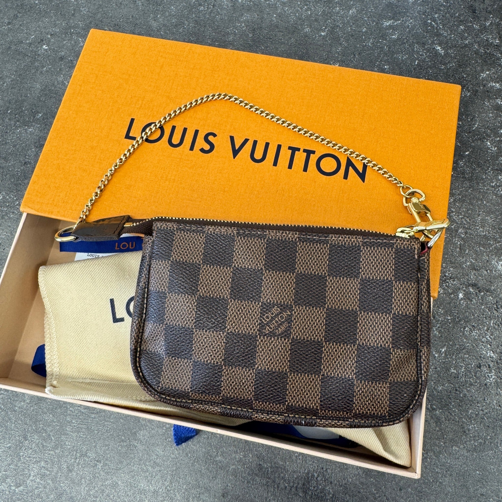 Women's Damier Pochette Mini Handbag Brown