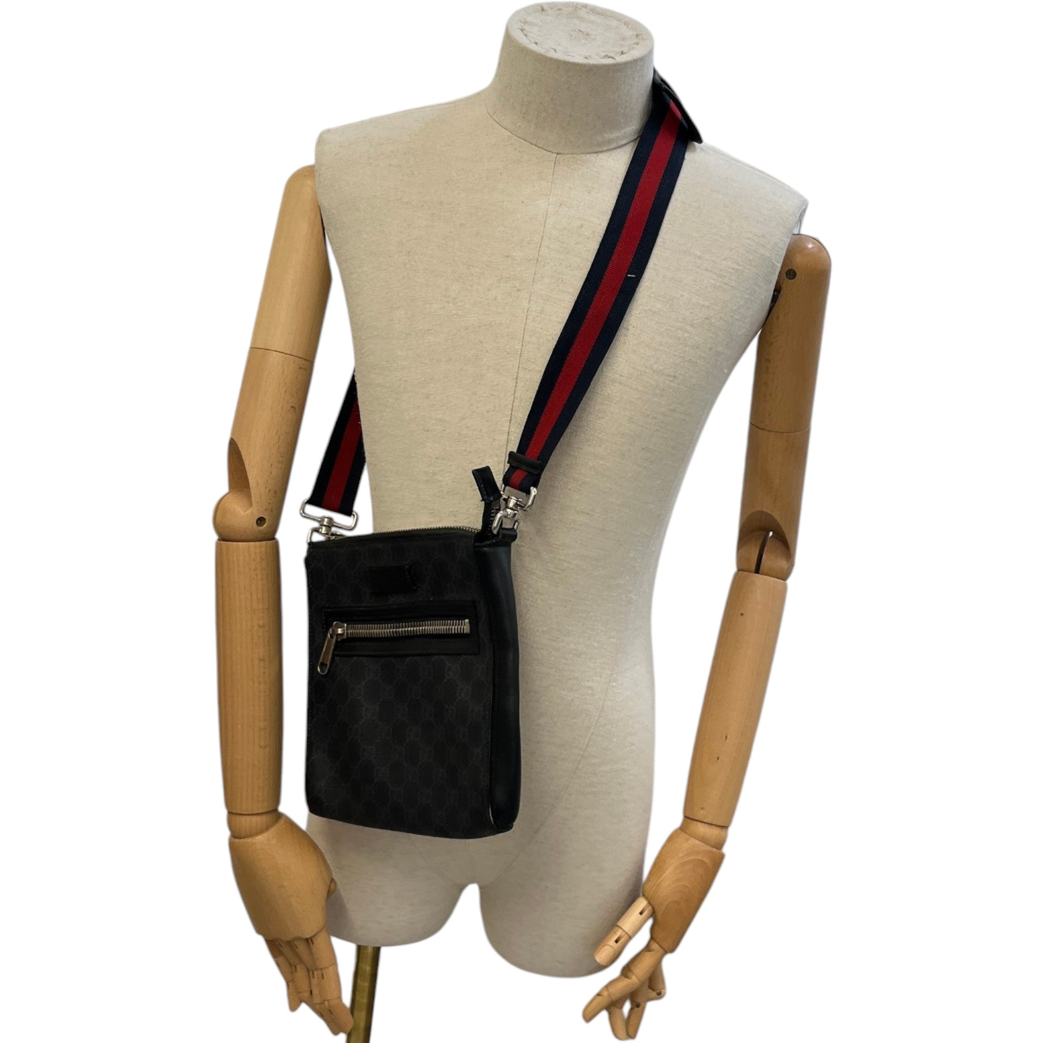 Men's Gg Supreme Messenger Bag Black