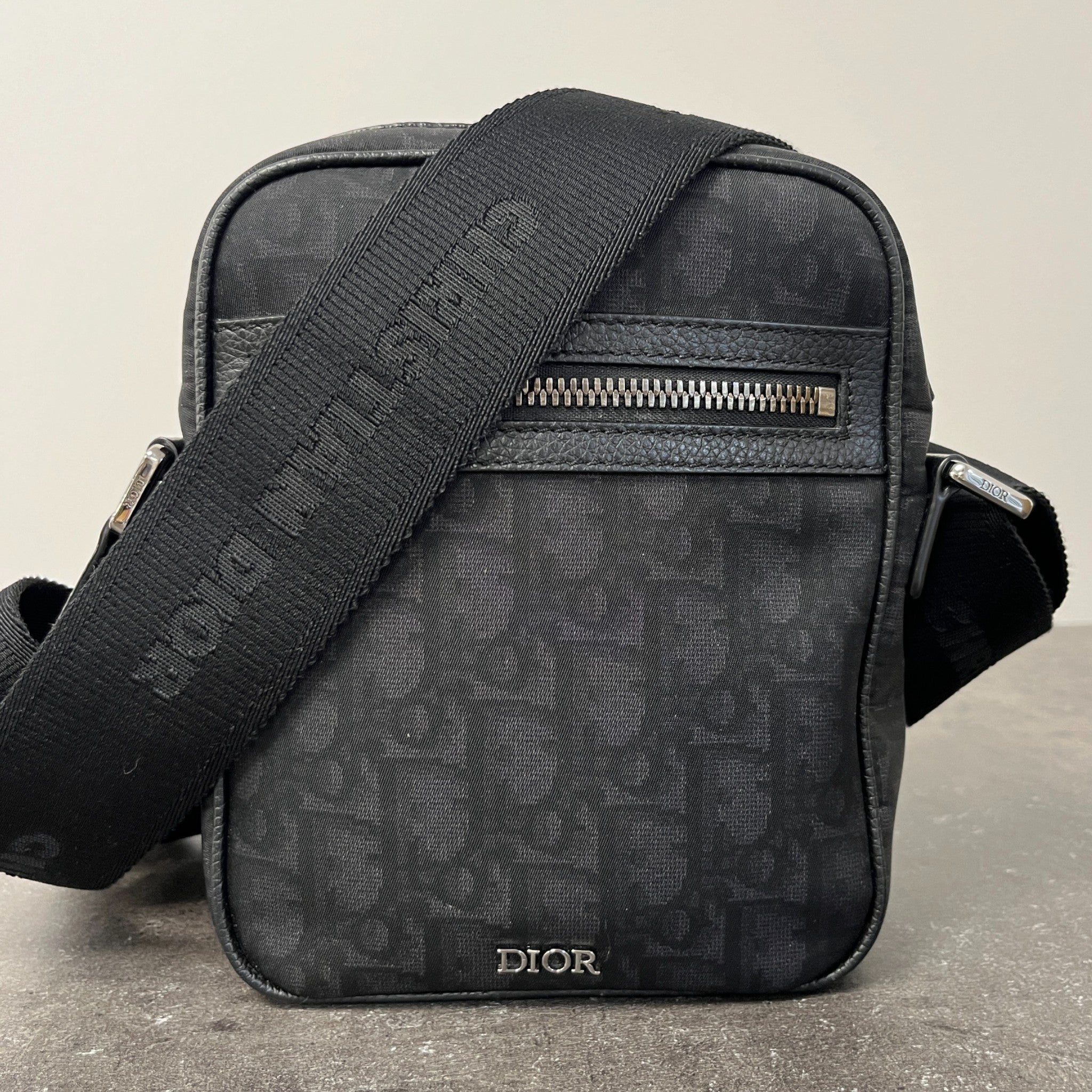 Men's Oblique Messenger Bag Black