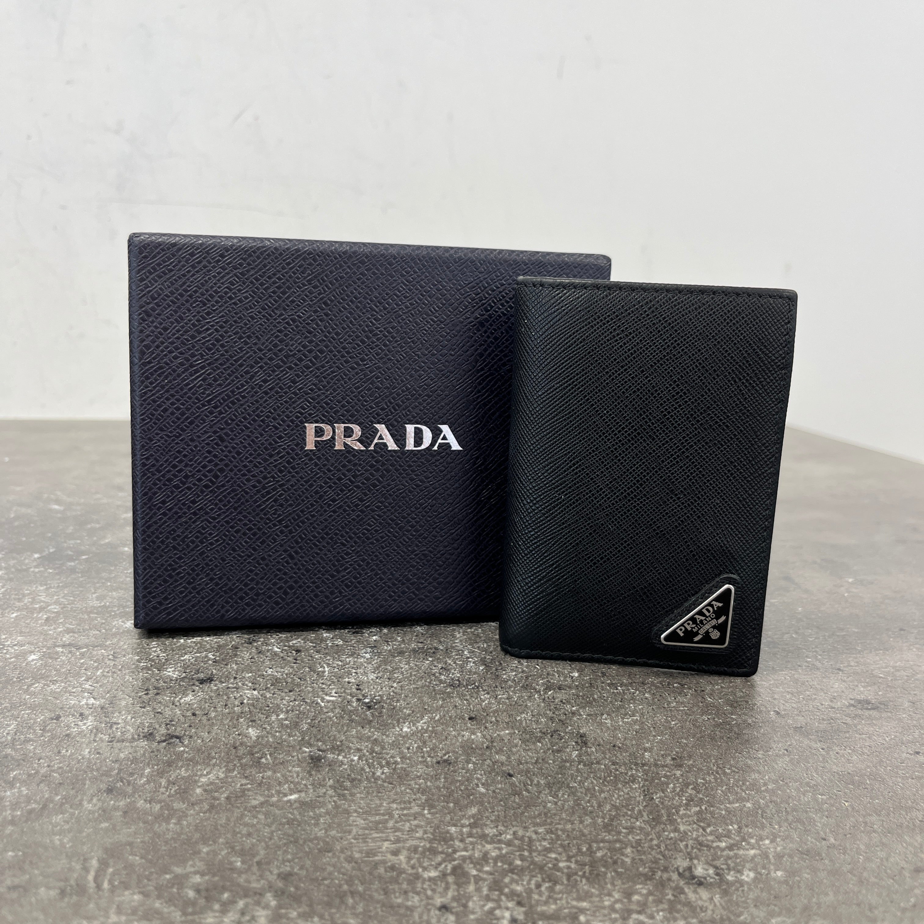 Men's Small Saffiano Leather Plaque Logo Wallet Black