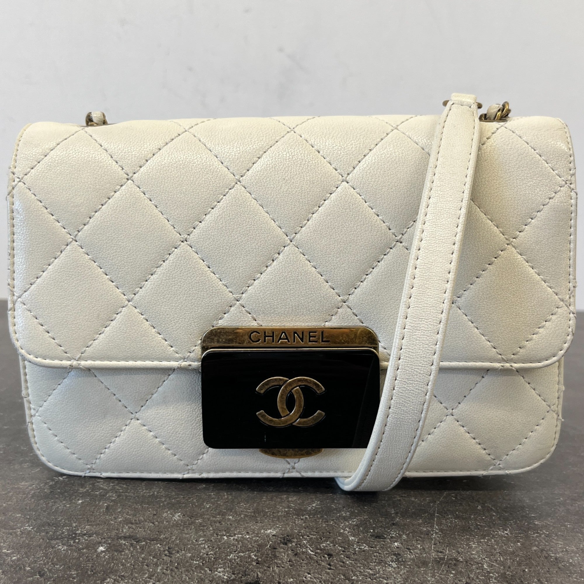 Women's Mini Beauty Lock Flap Handbag White