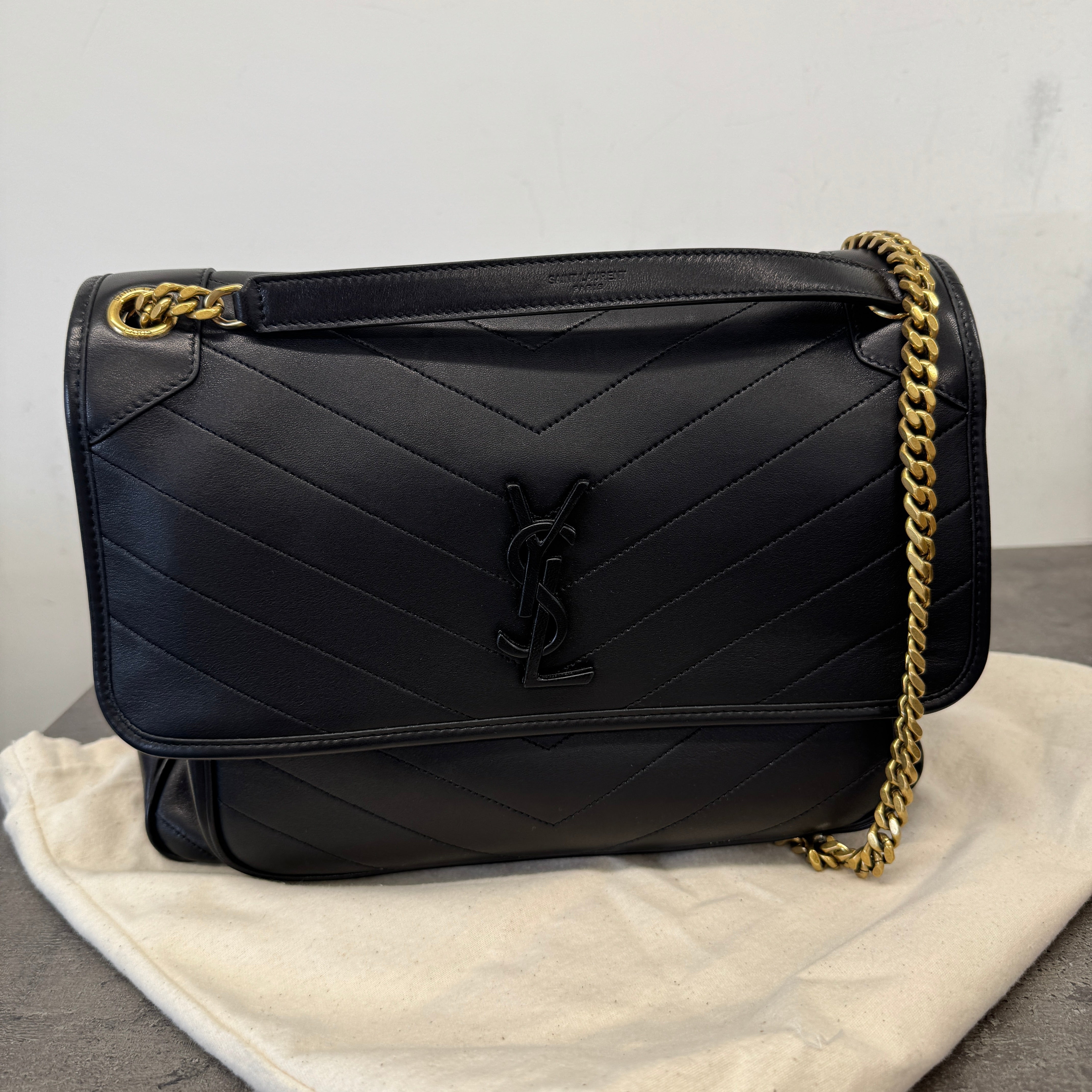 Women's Niki Medium Handbag Black