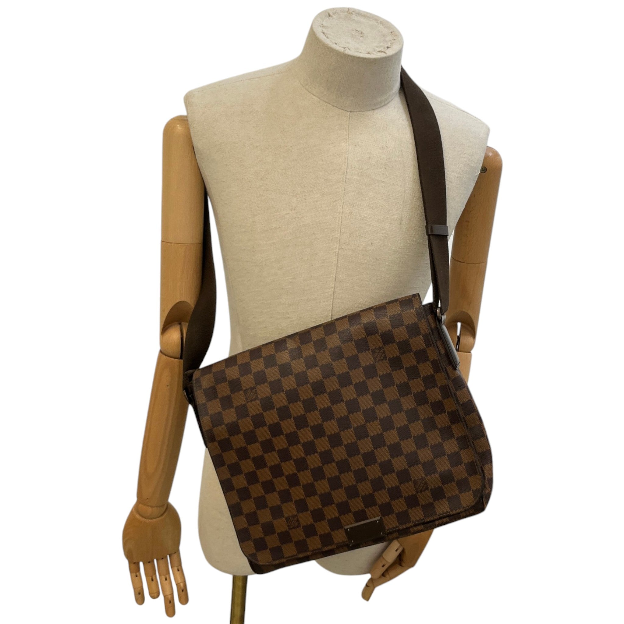 Men's Damier Ebene District Mm Messenger Bag Brown
