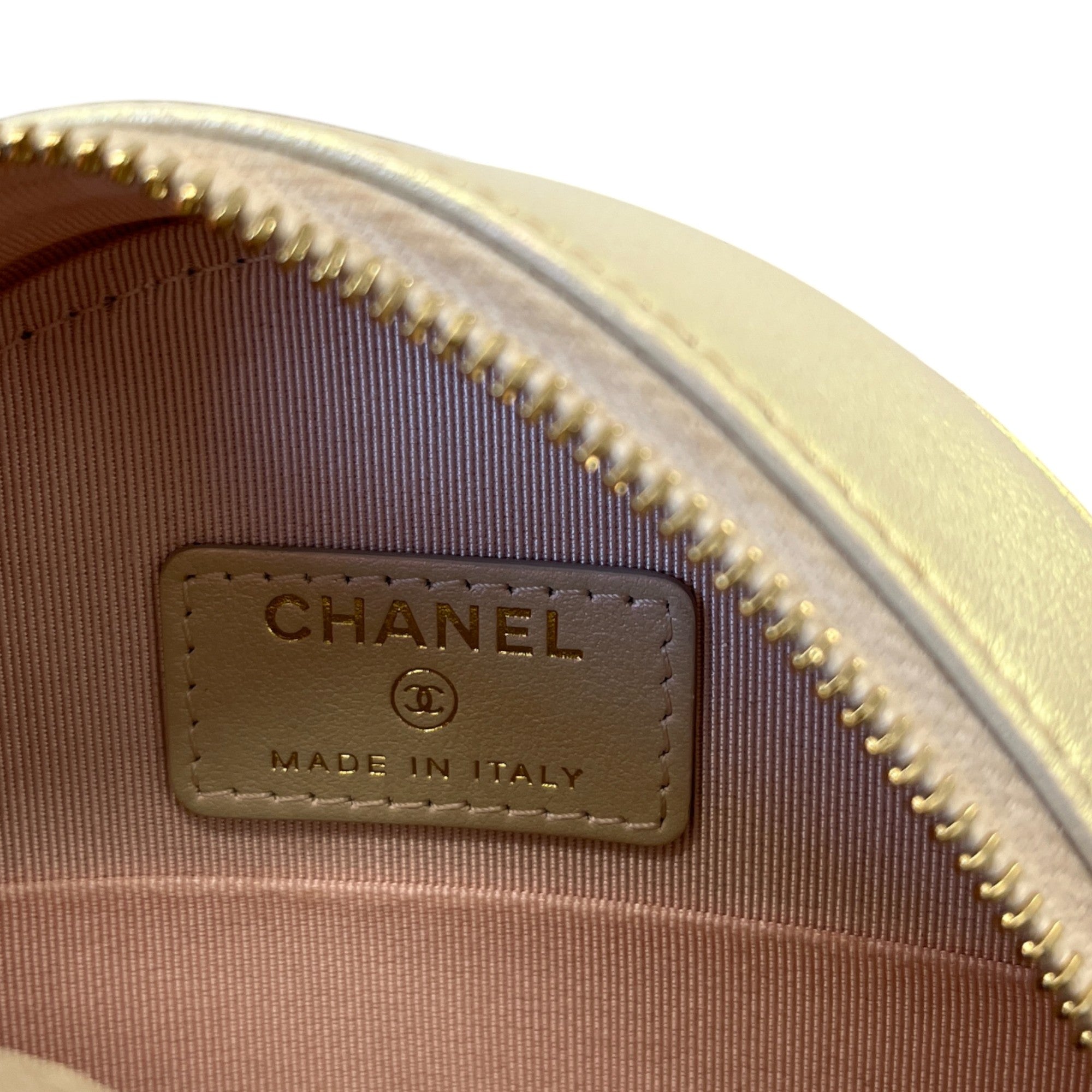 Women's Iridescent Lambskin Quilted Round Bag White