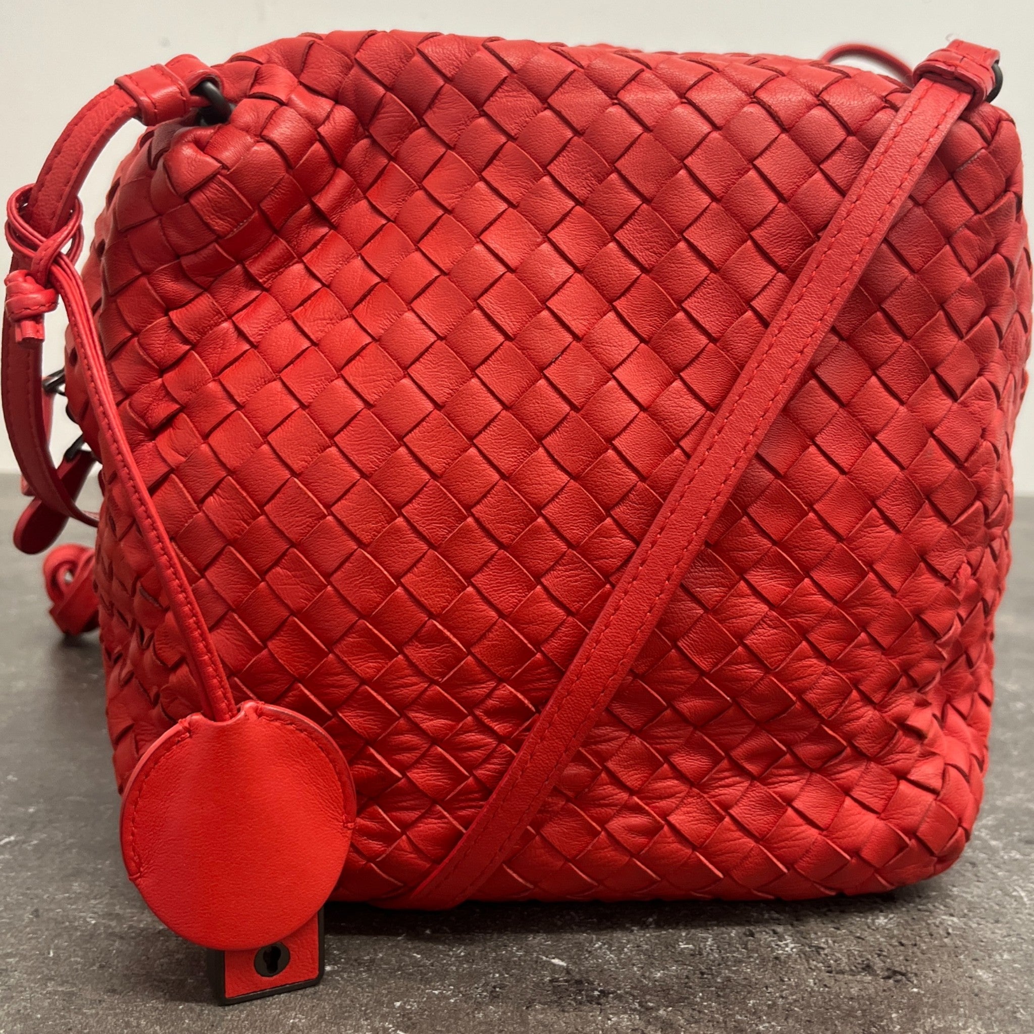 Women's Nappa Intrecciato Cube Bag Red