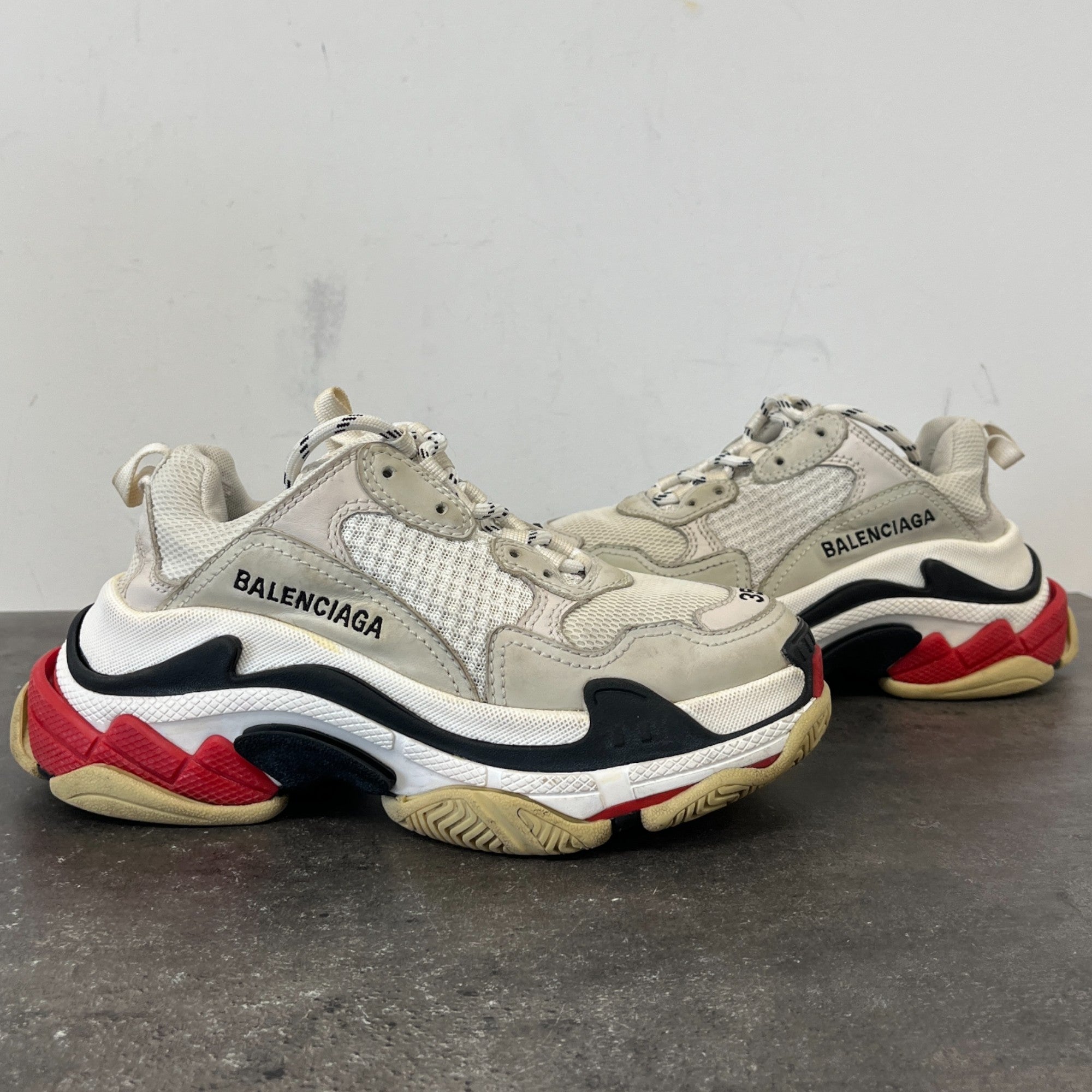 Women's Triple S Low Trainers White Size EU 35 / UK 2