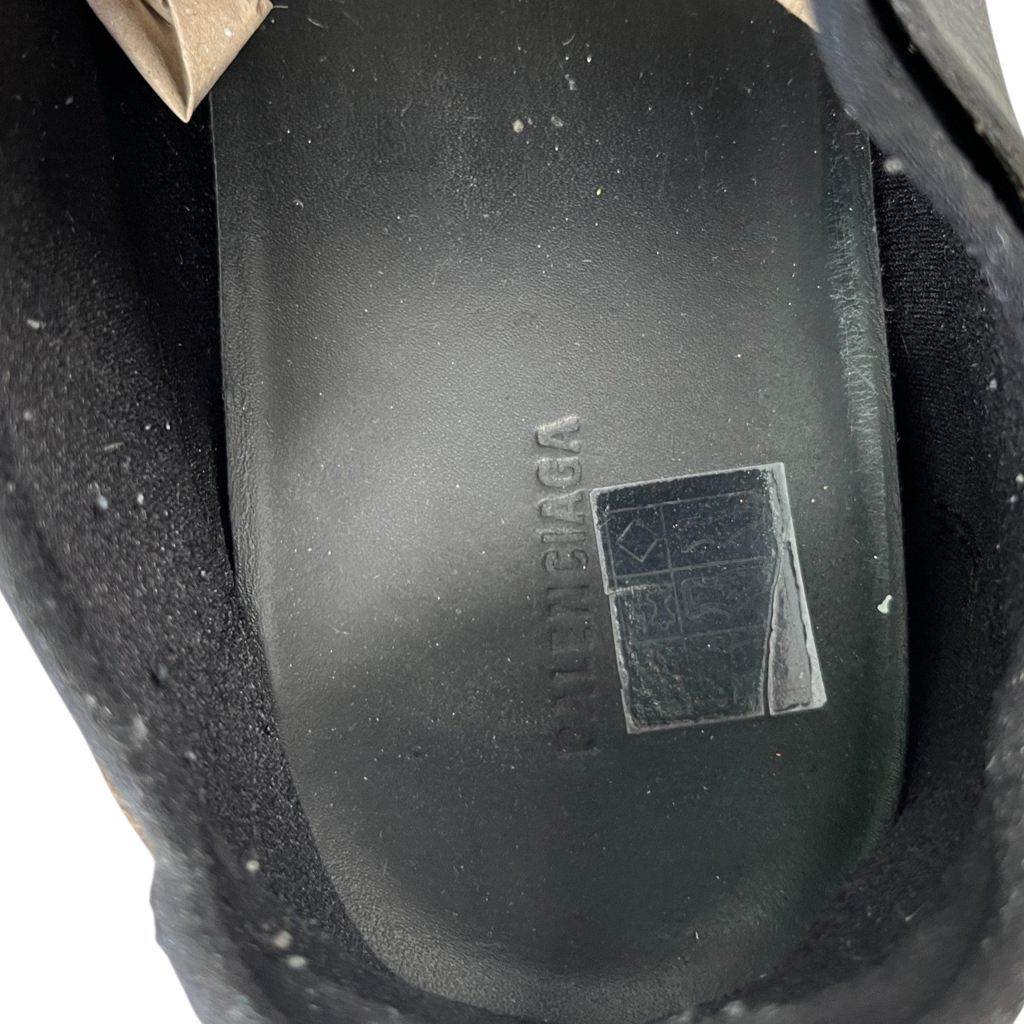 Men's Race Runner Low Trainers Black Size EU 41 / UK 7