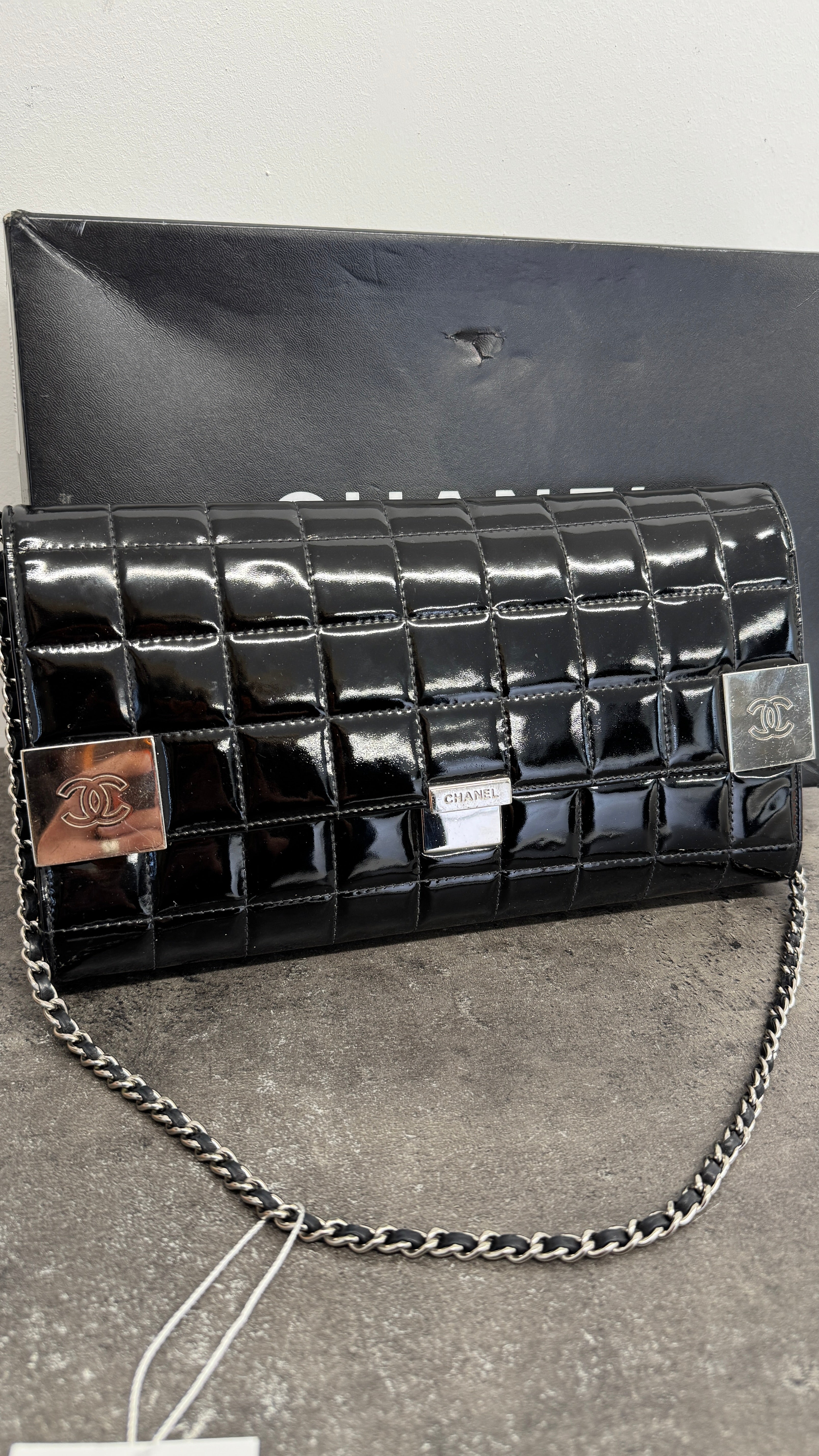 Women's Chocolate Bar Single Flap Bag Black