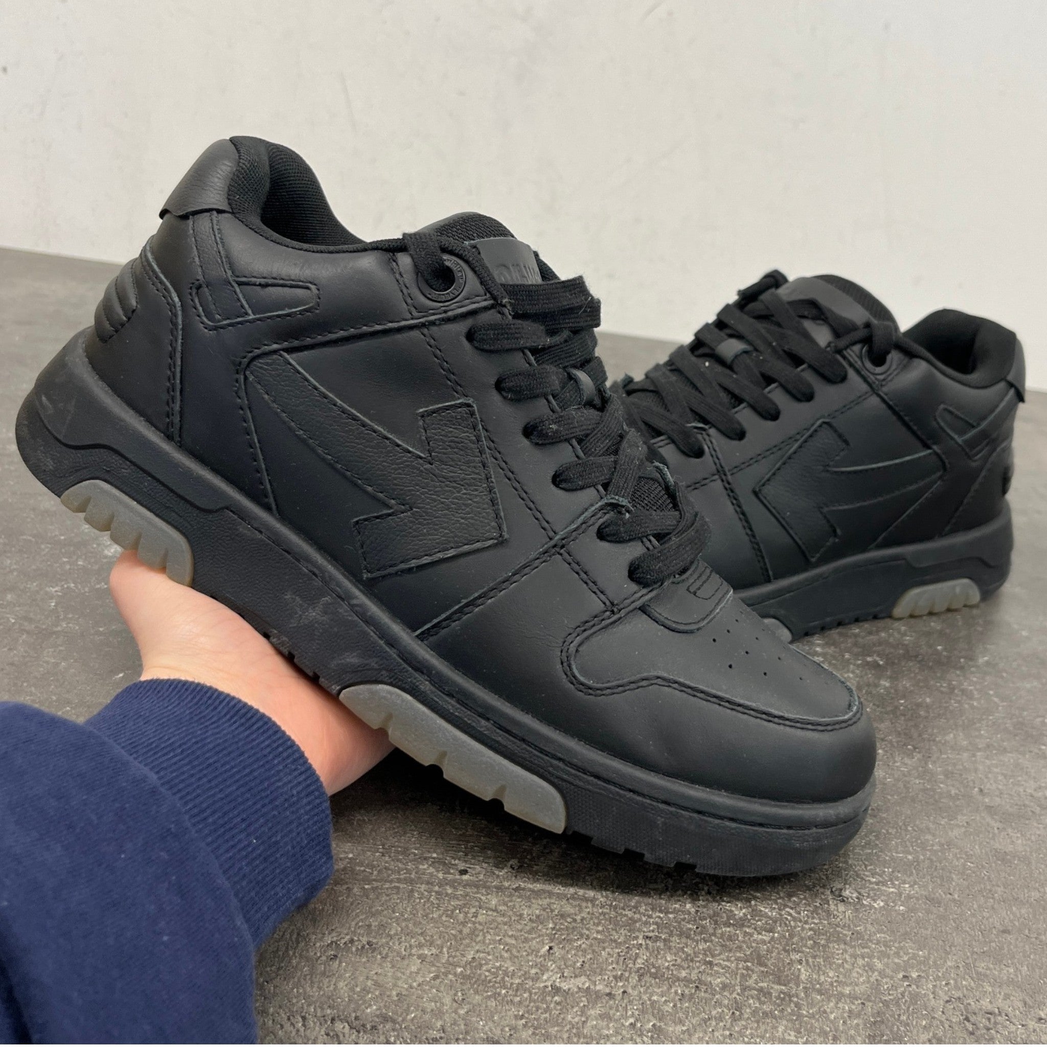 Men's Out Of Office Low Trainers Black Size EU 40 / UK 6