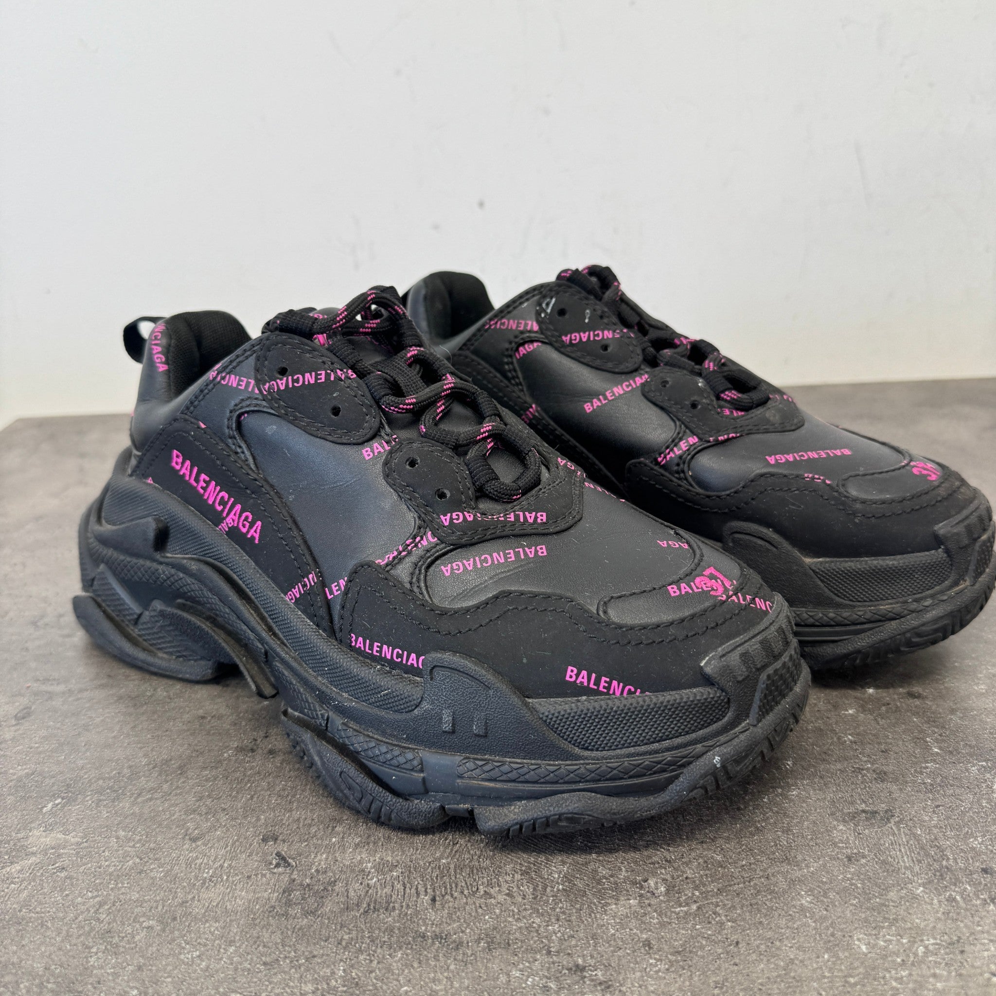 Women's Triple S Low Trainers Black Size EU 37 / UK 4