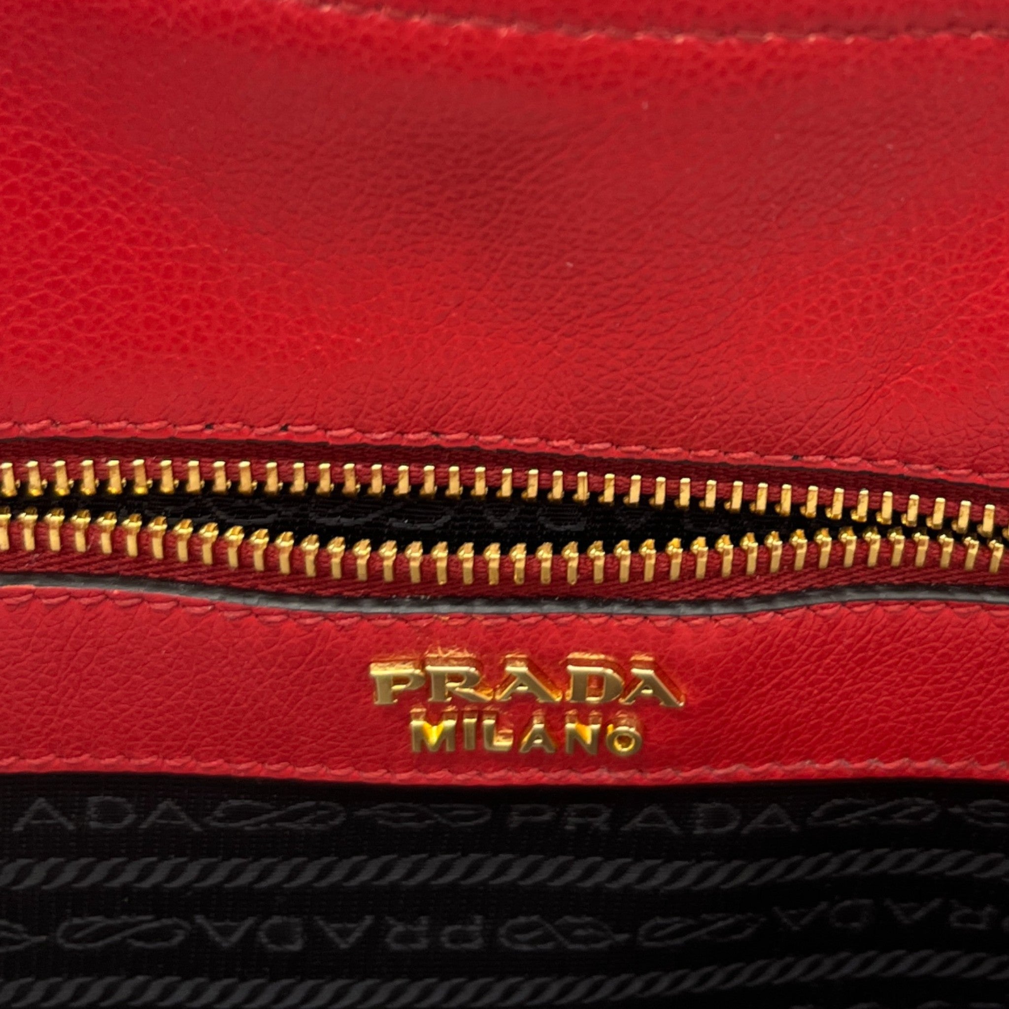 Women's Plaque Logo Handbag Red