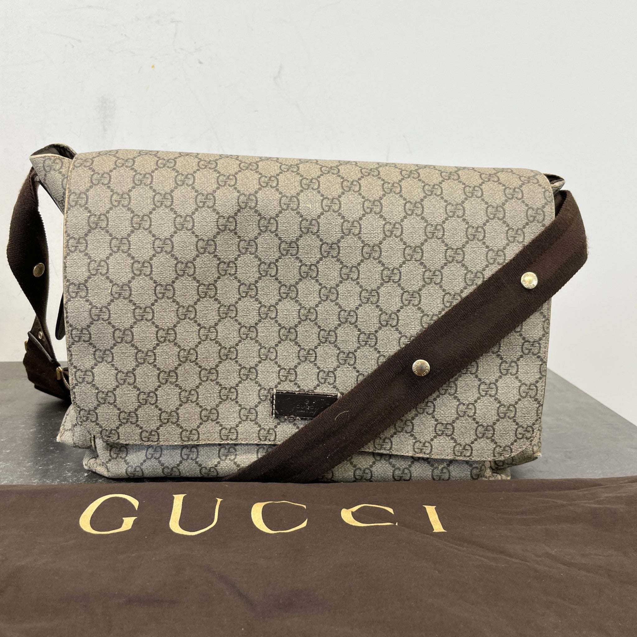 Women's Gg Supreme Changing Bag Beige